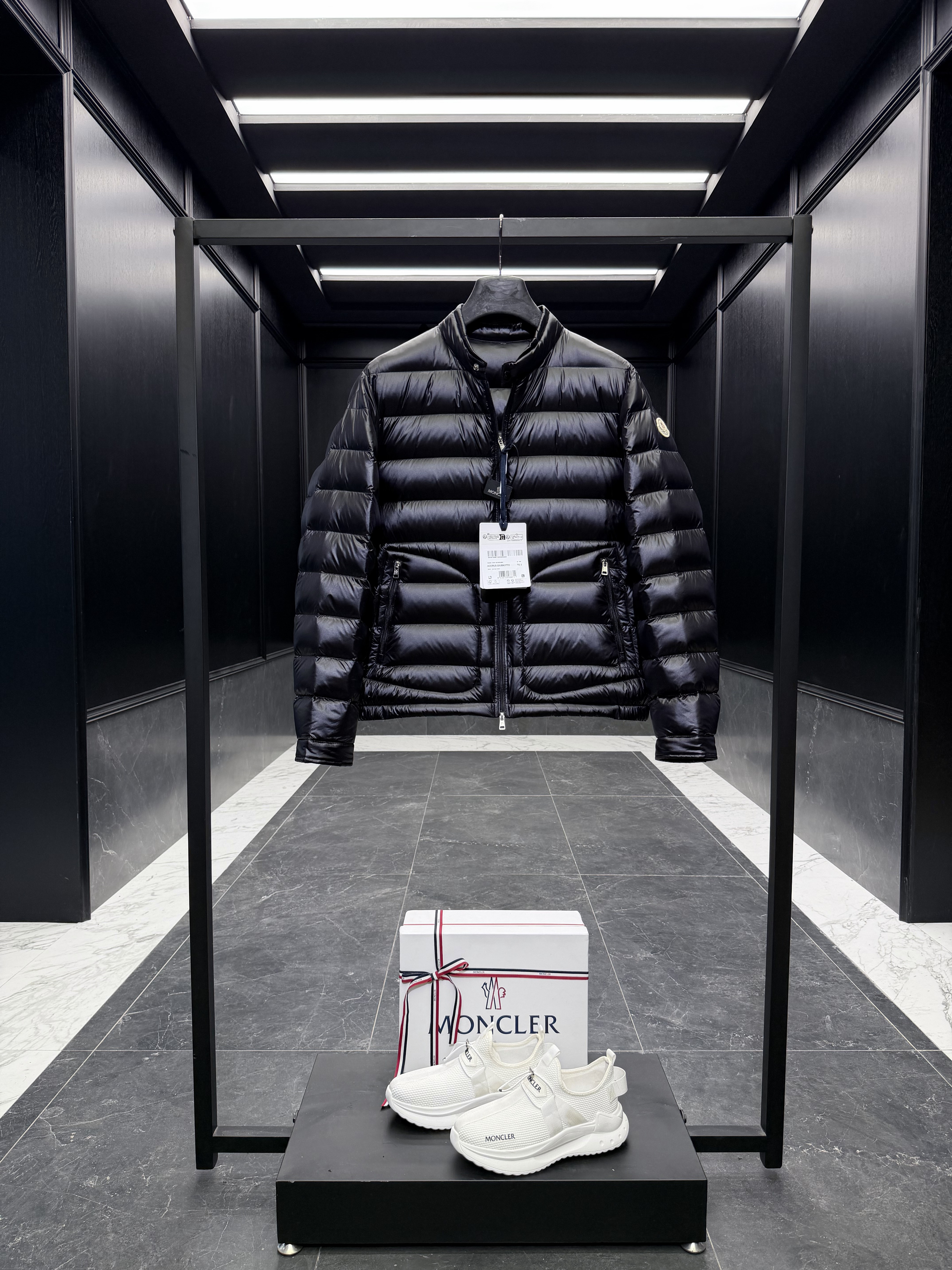 몽클레어 Moncler Acorus 다운재킷