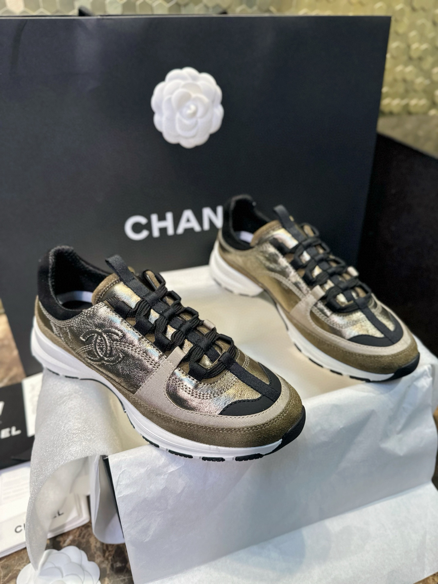 샤넬 CHANEL 25A 스니커즈