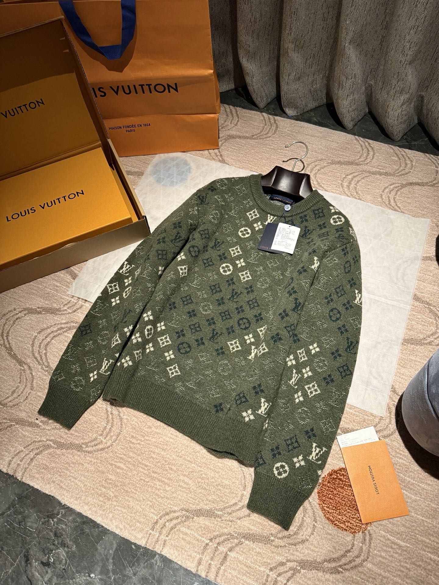 루이비통 Louis Vuitton 스웨터