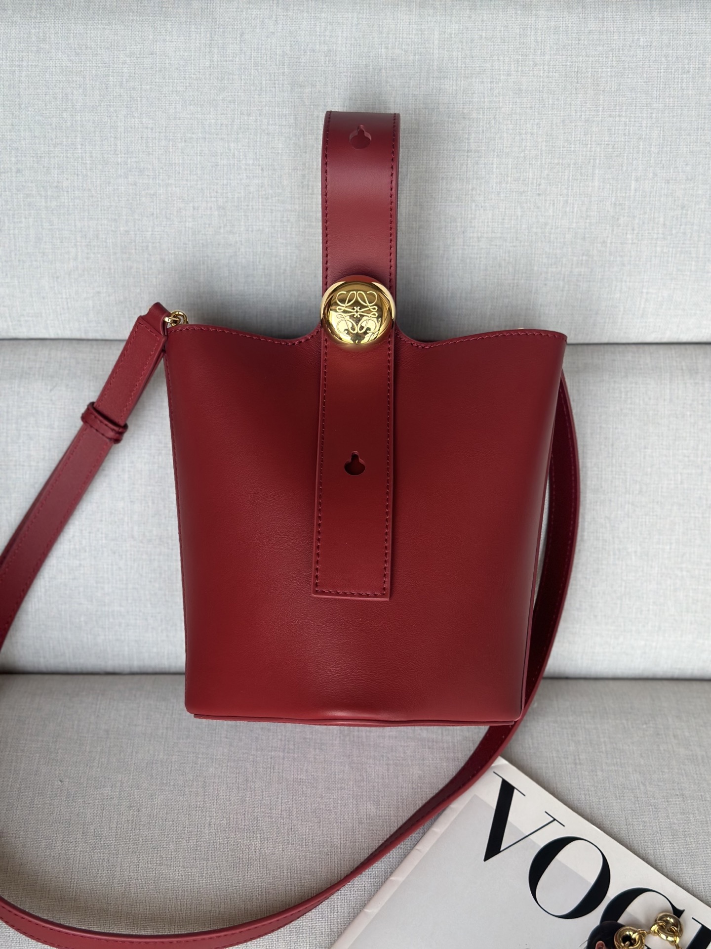 로에베 Loewe 332S Mini Pebble Bucket Bag