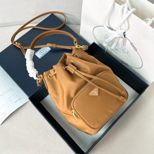 프라다 Prada 1BH038 듀엣 리나일론 버킷 백 23CM