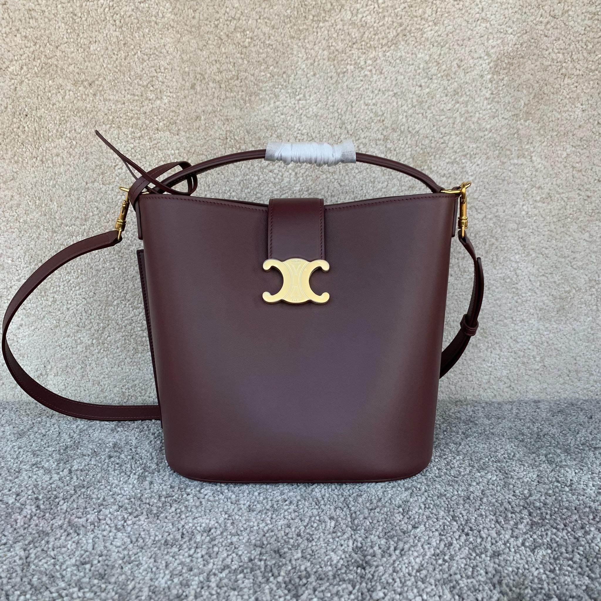 셀린느 Celine 116613 Smooth Calfskin Medium Bucket Bag