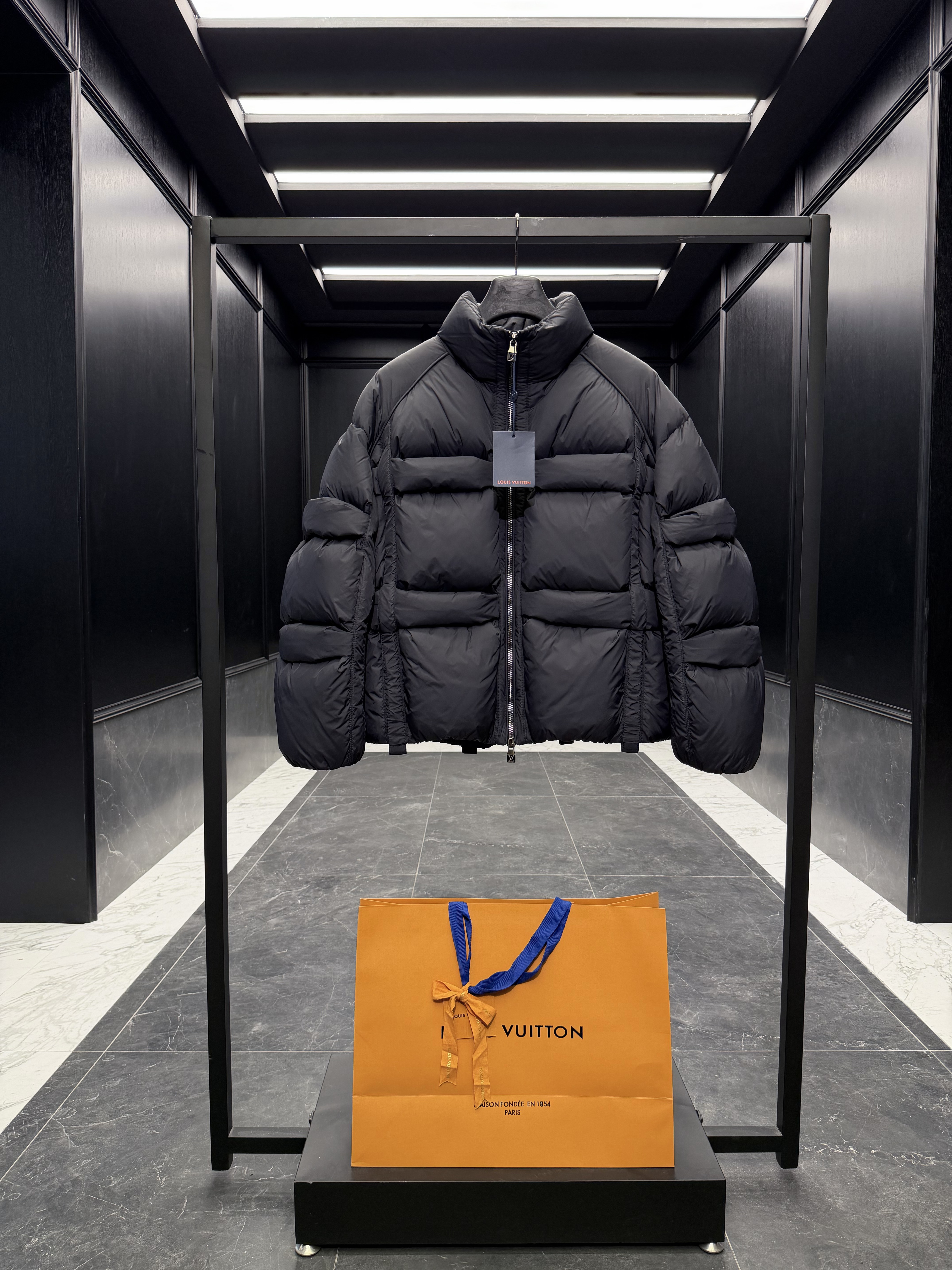 루이비통 Louis Vuitton 3488 다운재킷