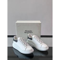 Alexander McQueen 스니커즈