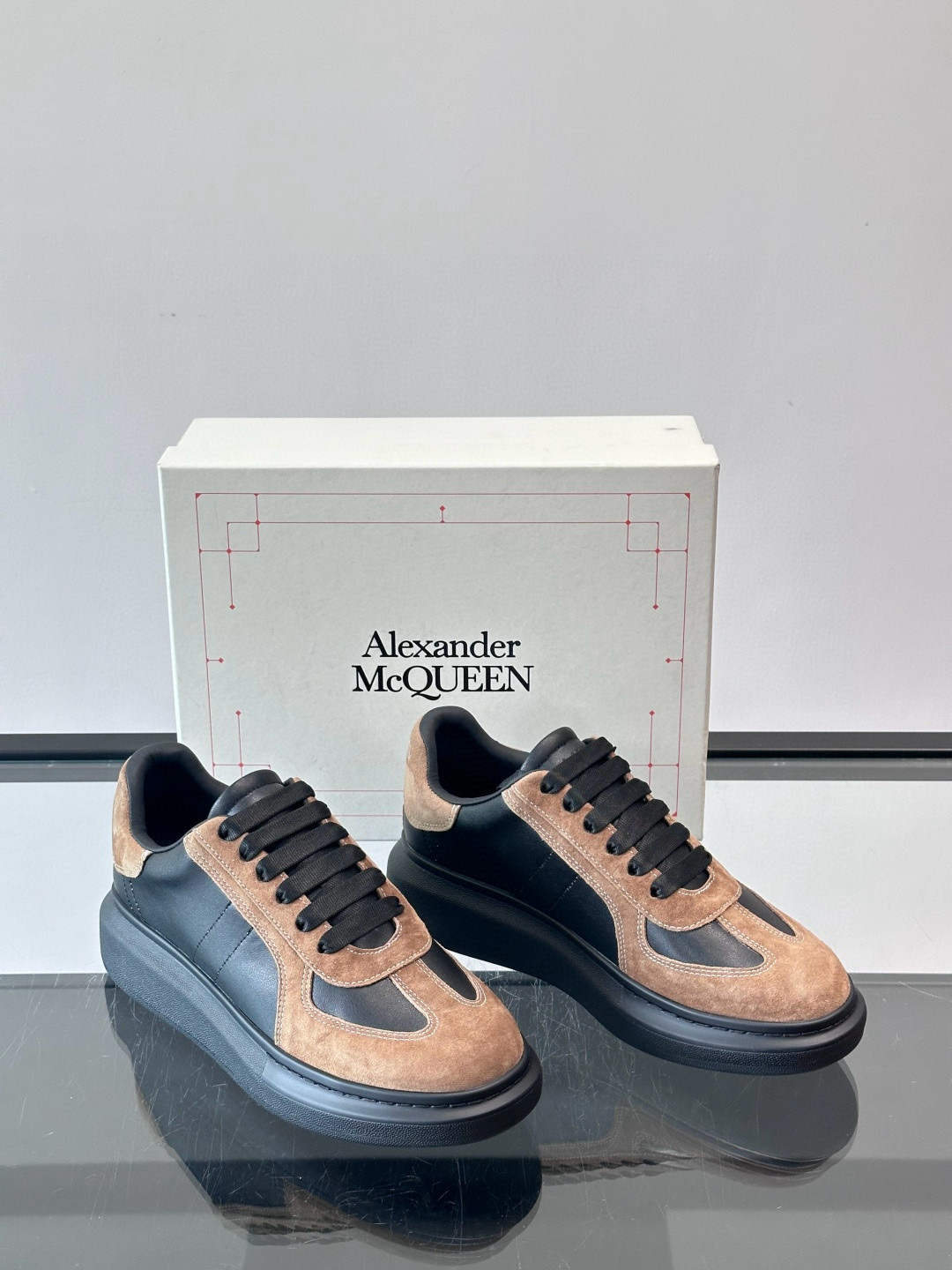 Alexander McQueen 스니커즈