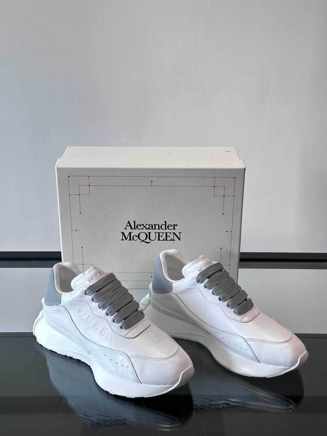 Alexander McQueen 스니커즈