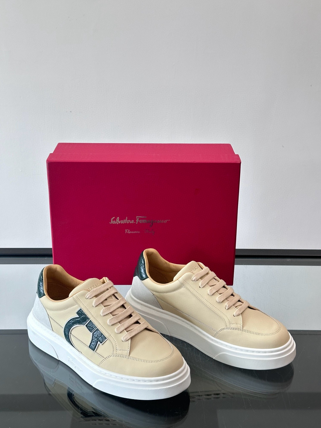 살바토레 페라가모 Salvatore Ferragamo Gancini 스니커즈