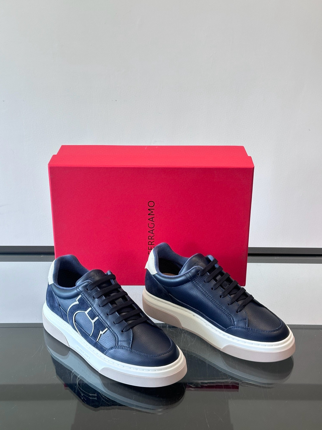 살바토레 페라가모 Salvatore Ferragamo Gancini 스니커즈