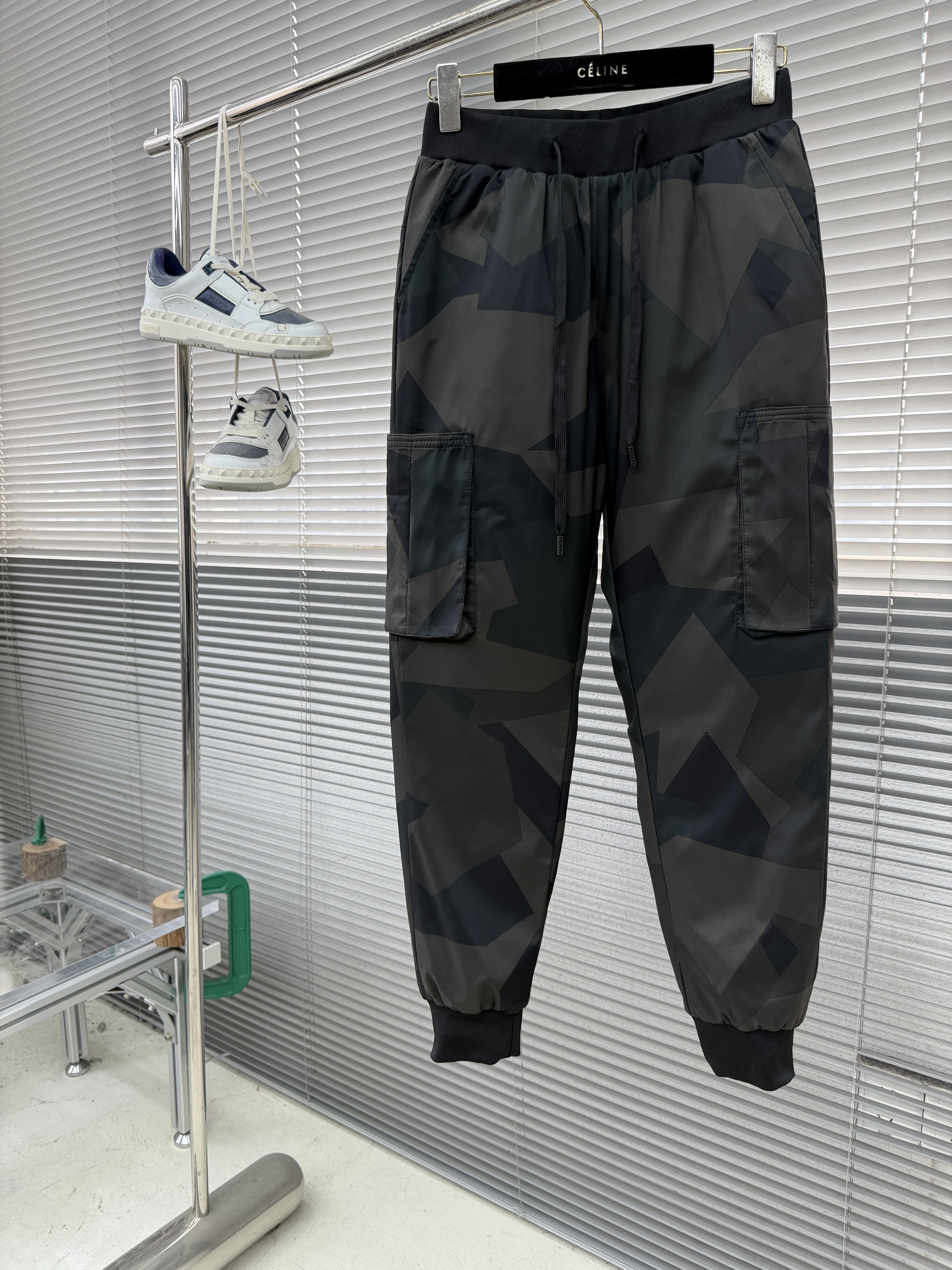 발렌티노 Valentino 다운바지