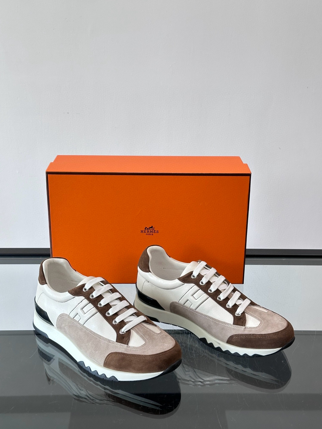 에르메스 Hermes Walkrunner 스니커즈