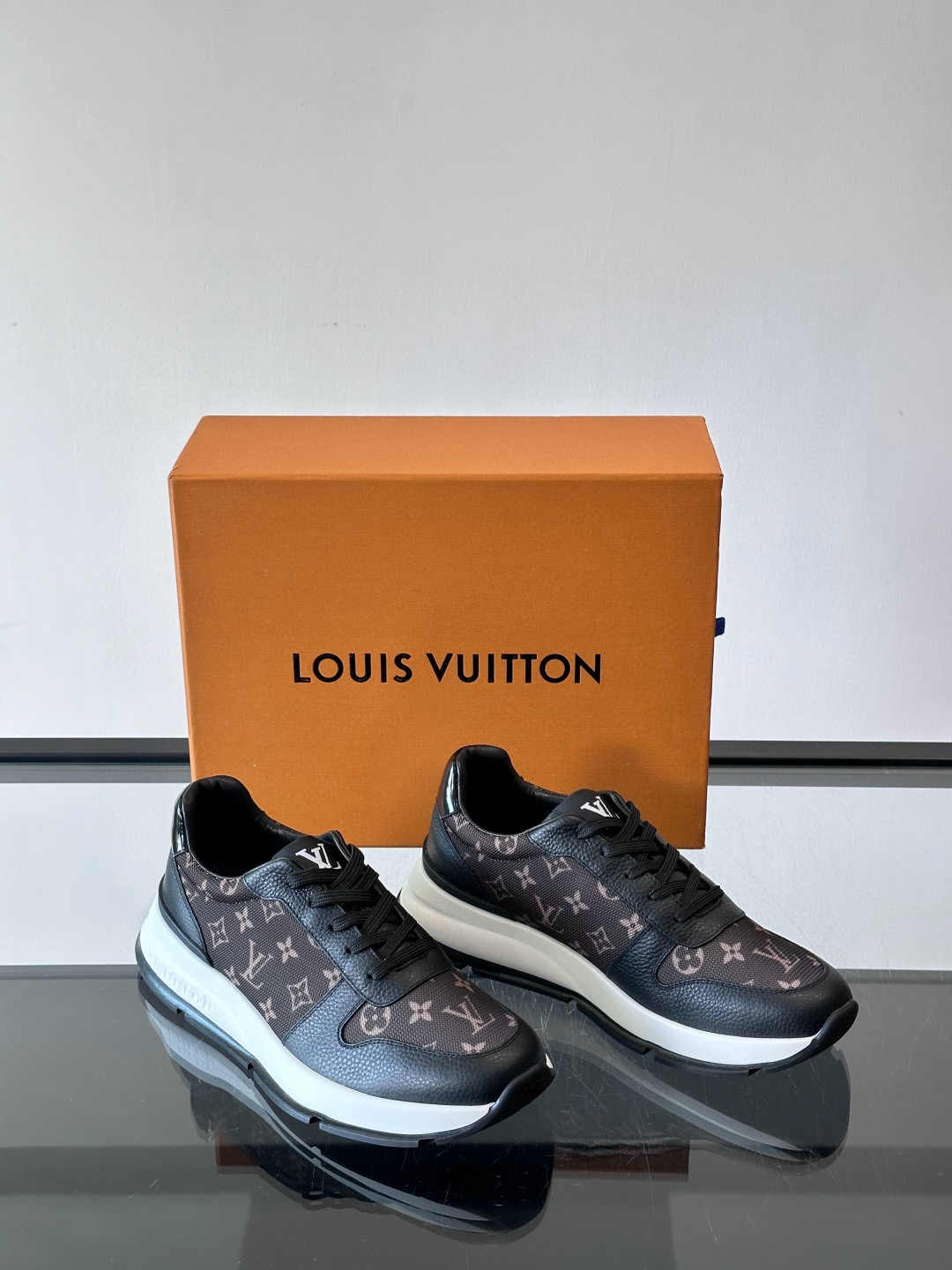 루이비통 Louis Vuitton 스니커즈