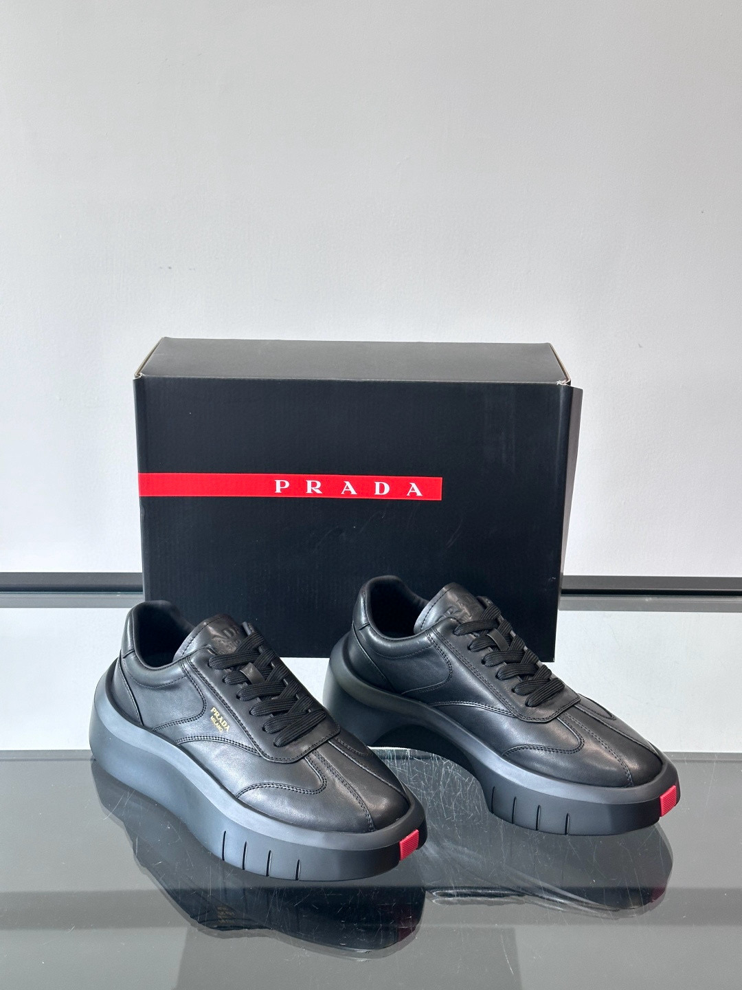 프라다 Prada 스니커즈 Black