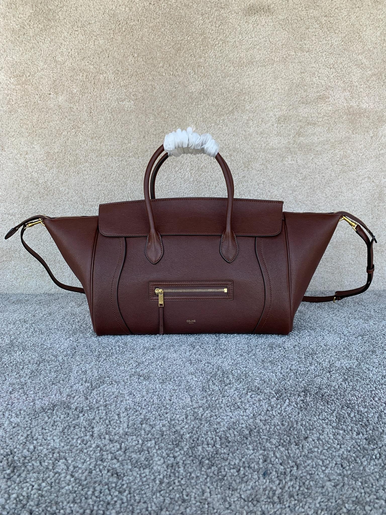 셀린느 Celine L100E3GW2 Medium New Luggage in Supple Shiny Lambskin Deep Brown 55cm