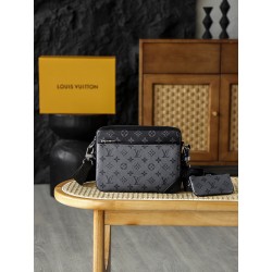 루이비통 Louis Vuitton M69443 Trio Messenger Monogram Eclipse 25cm
