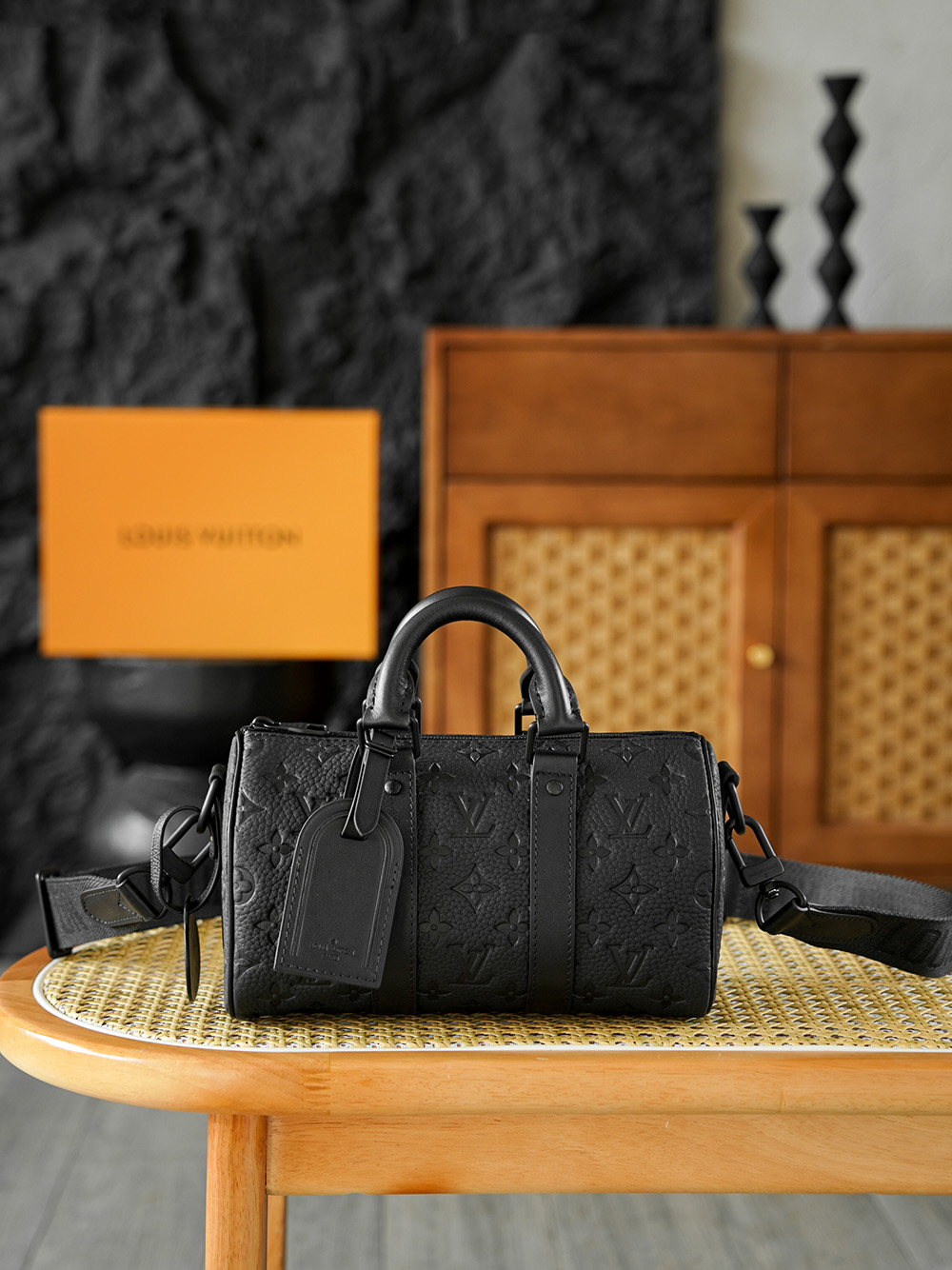 루이비통 Louis Vuitton M20900 Keepall Bandouliere 25 Taurillon Monogram Black 25cm