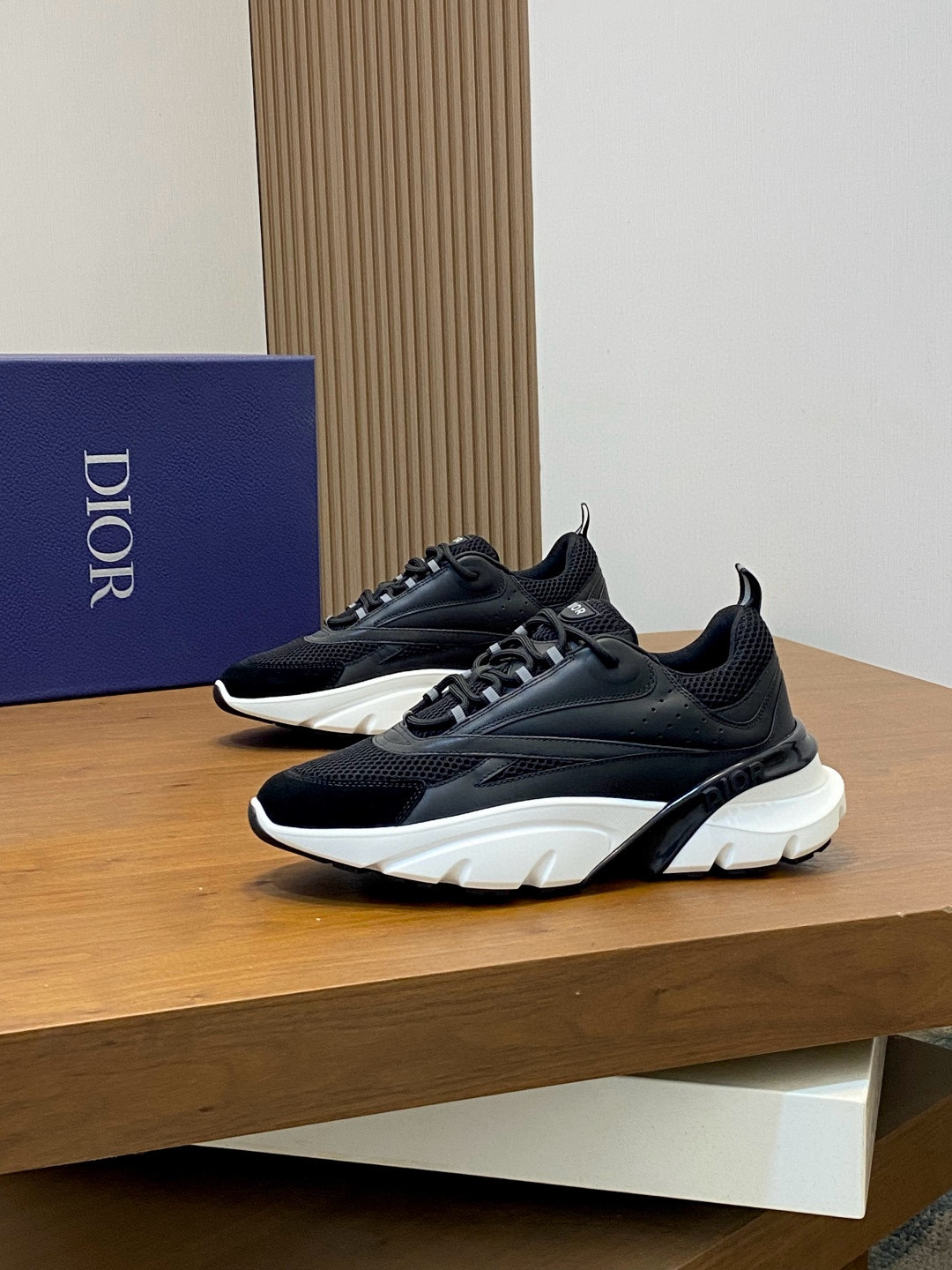 디올 Dior B22 스니커즈