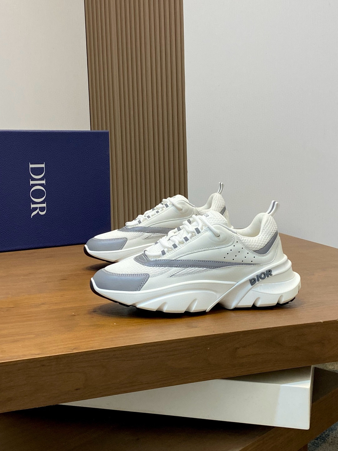 디올 Dior B22 스니커즈