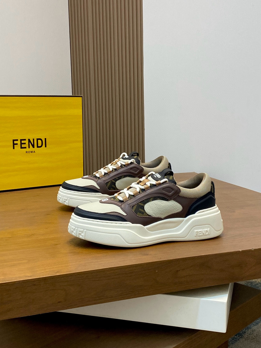 펜디 Fendi 스니커즈