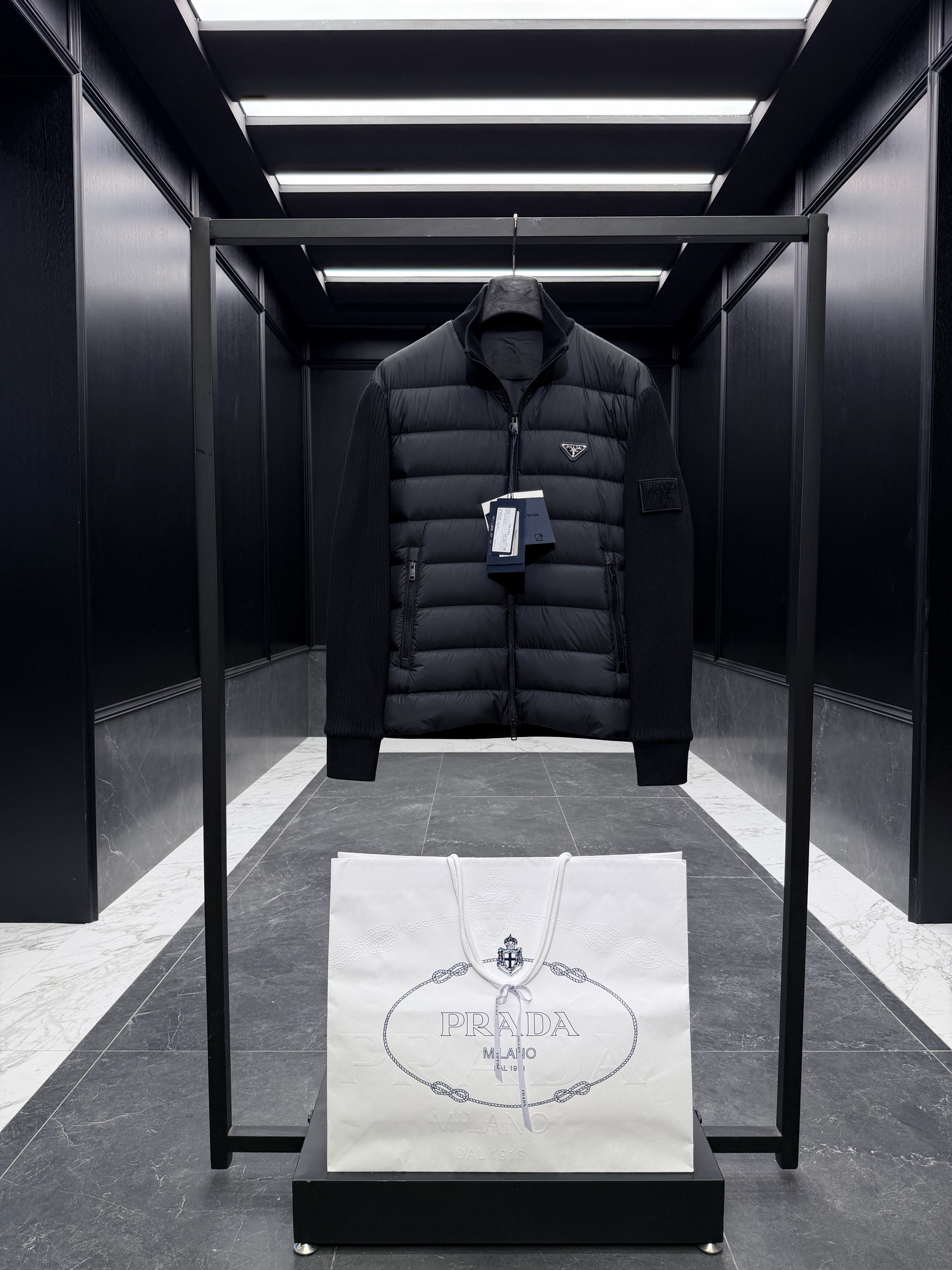 프라다 Prada 다운 베스트 조끼 3552