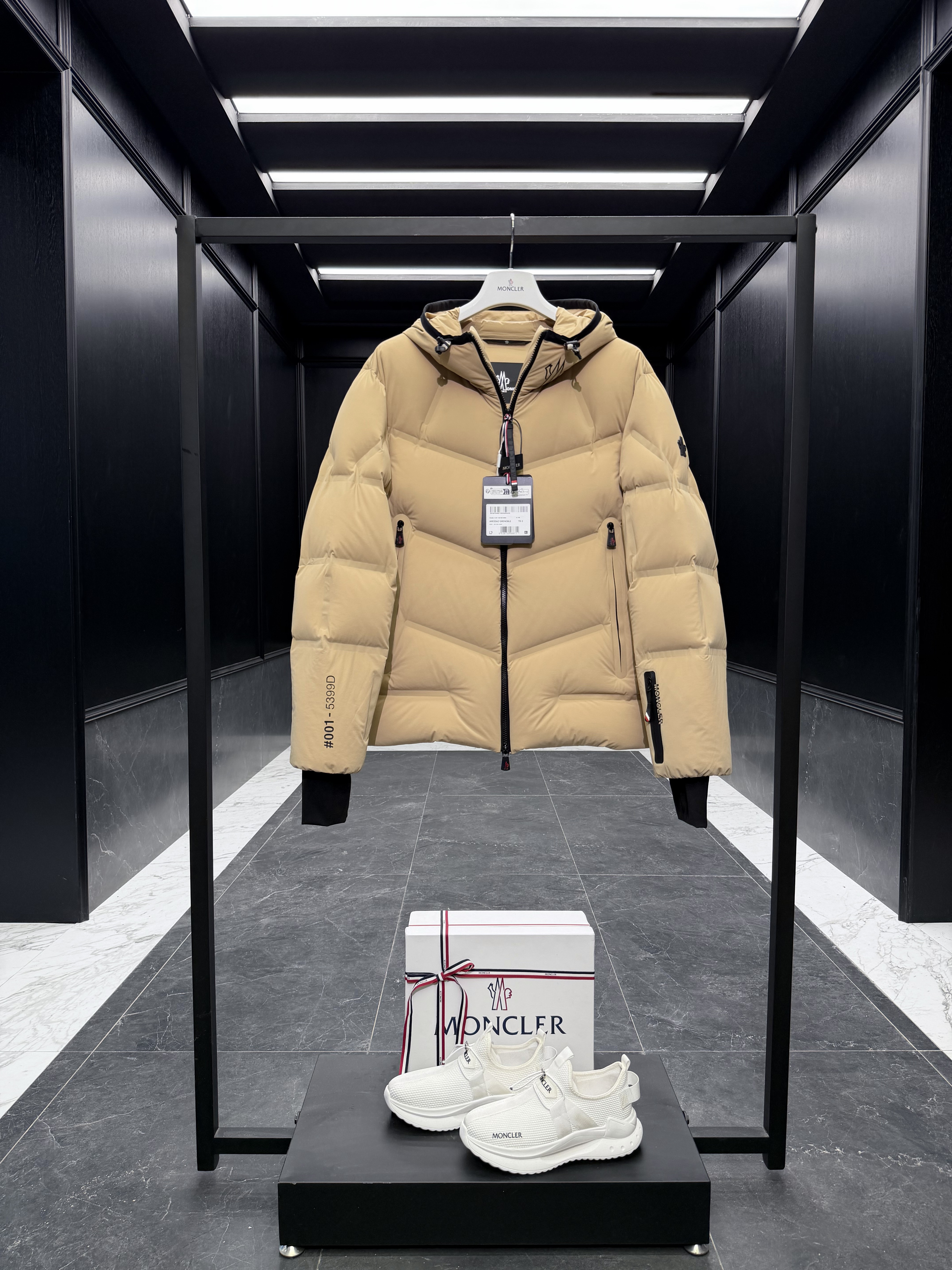 몽클레어 Moncler Arcesaz 다운재킷
