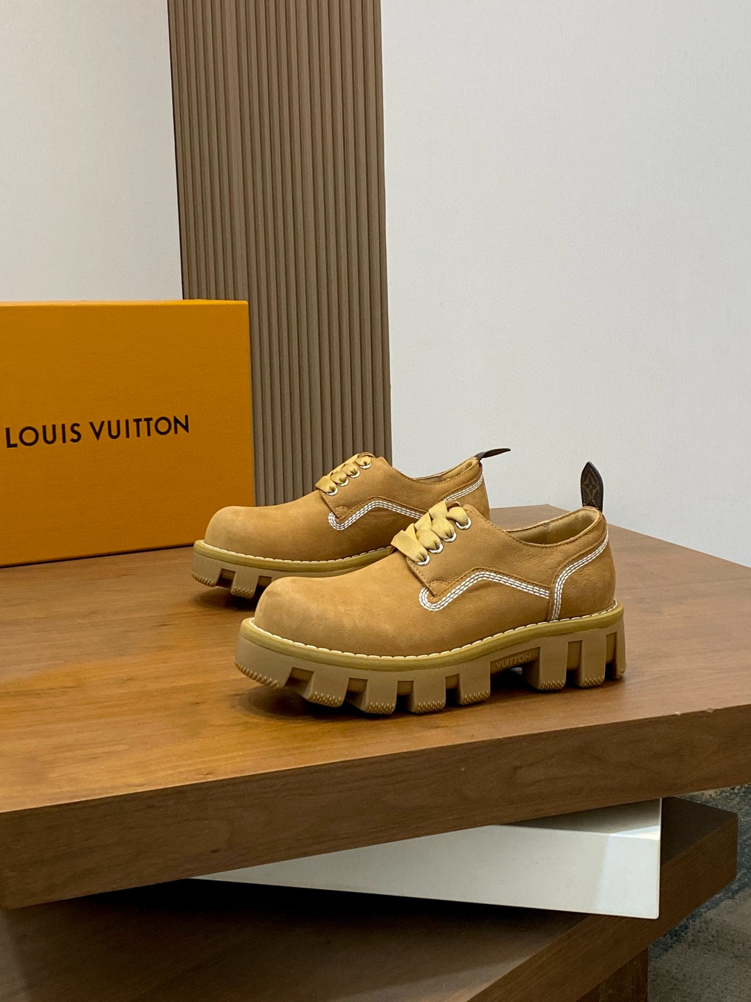 루이비통 Louis Vuitton Checker 로퍼 슈즈