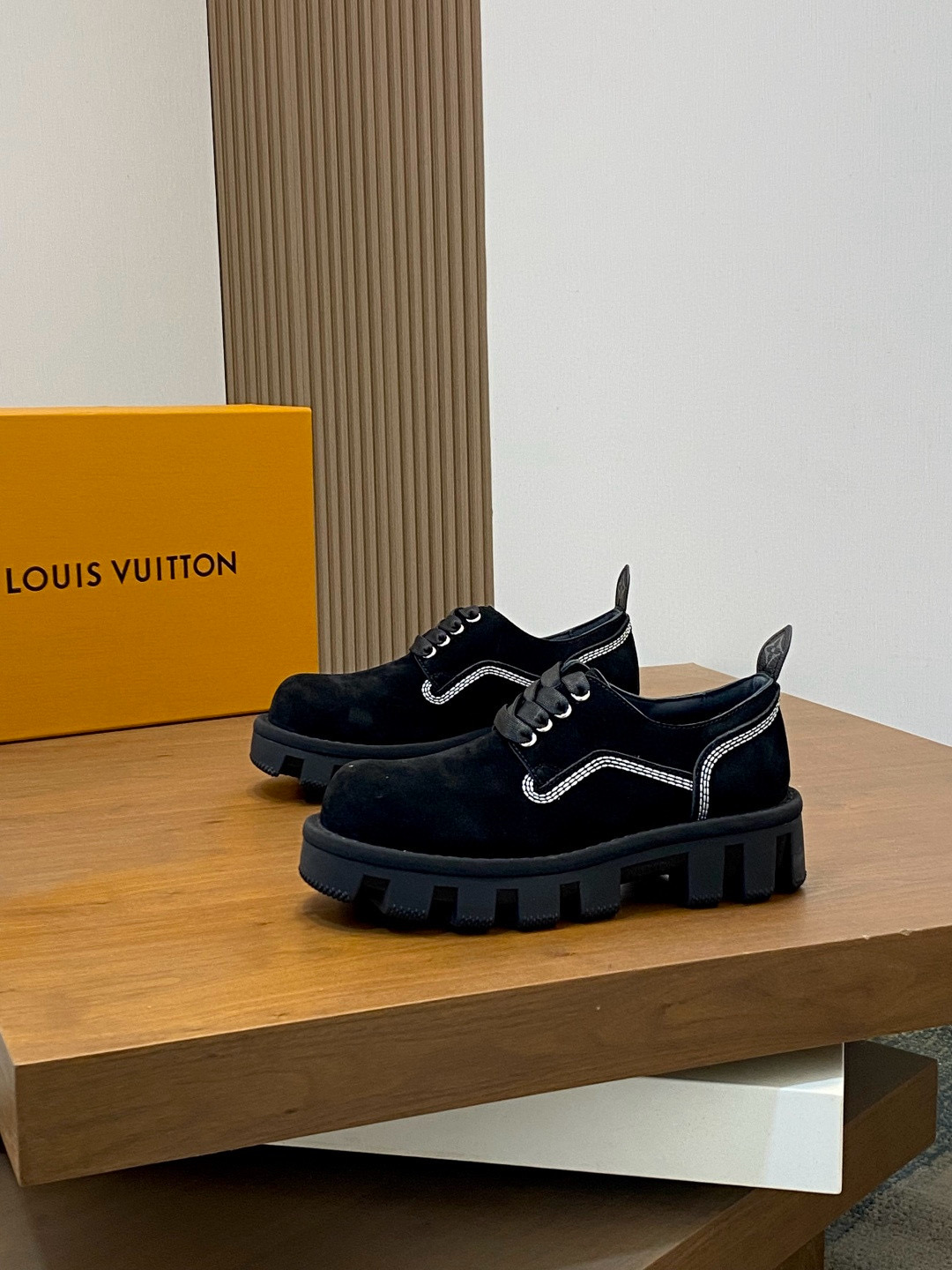 루이비통 Louis Vuitton Checker 로퍼 슈즈