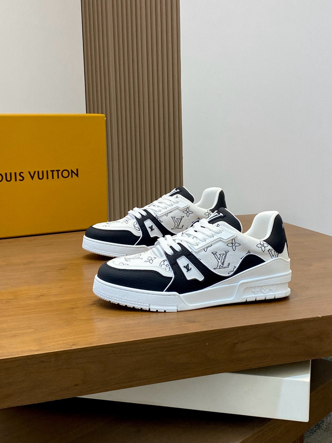 루이비통 Louis Vuitton Trainer 스니커즈