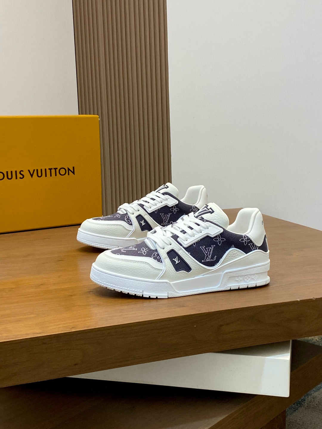 루이비통 Louis Vuitton Trainer 스니커즈