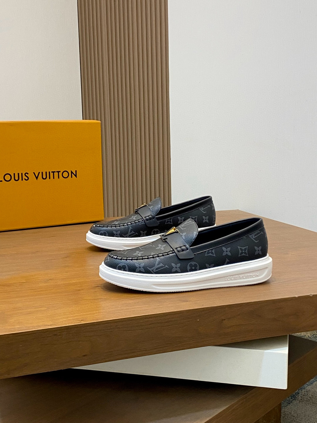 루이비통 Louis Vuitton 스니커즈