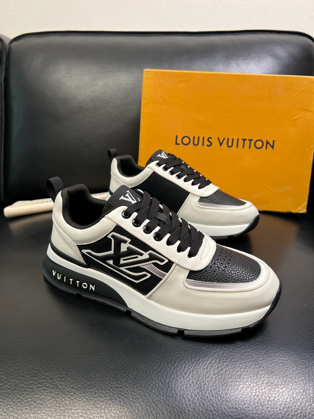 루이비통 Louis Vuitton 스니커즈