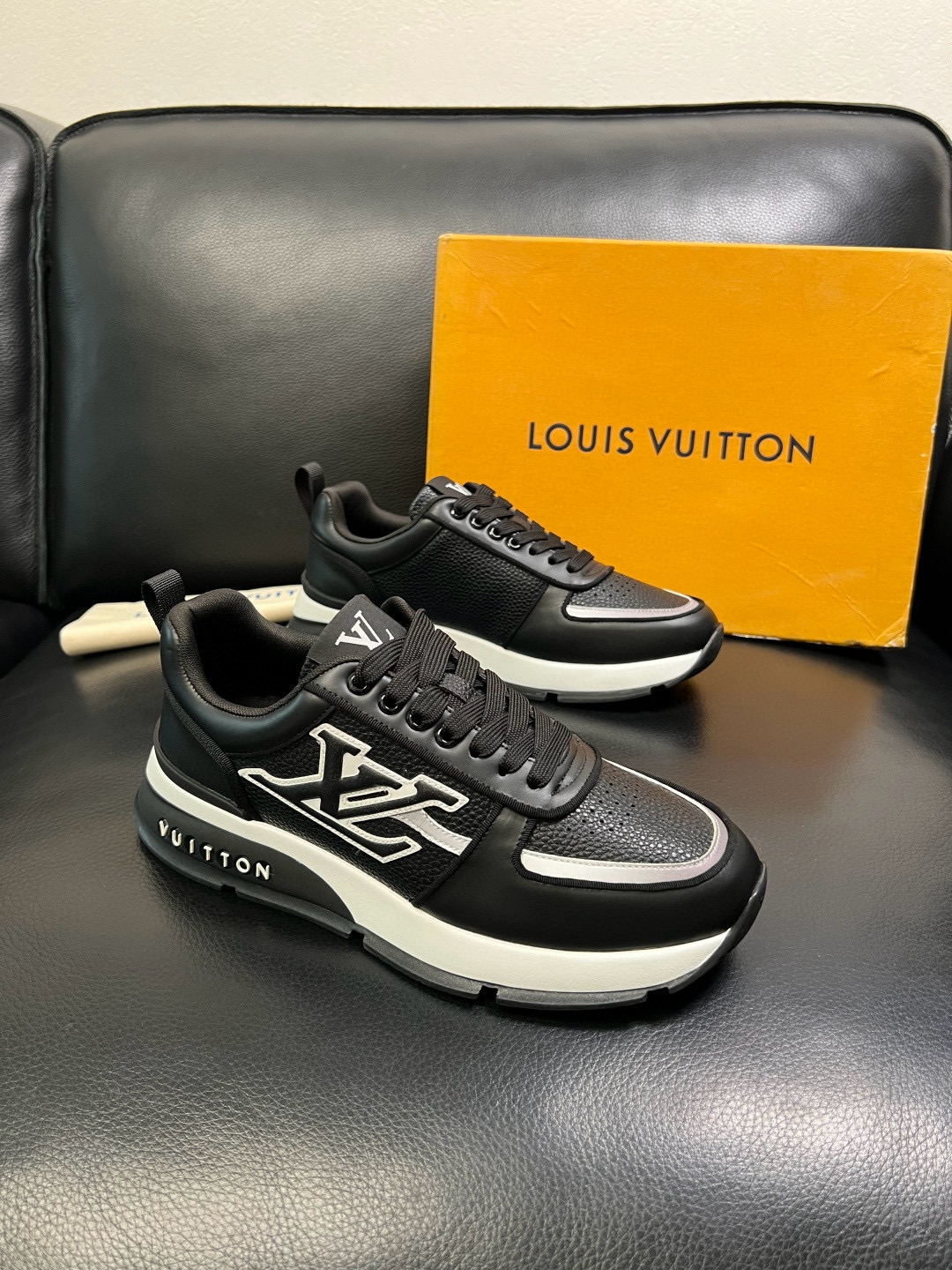 루이비통 Louis Vuitton 스니커즈