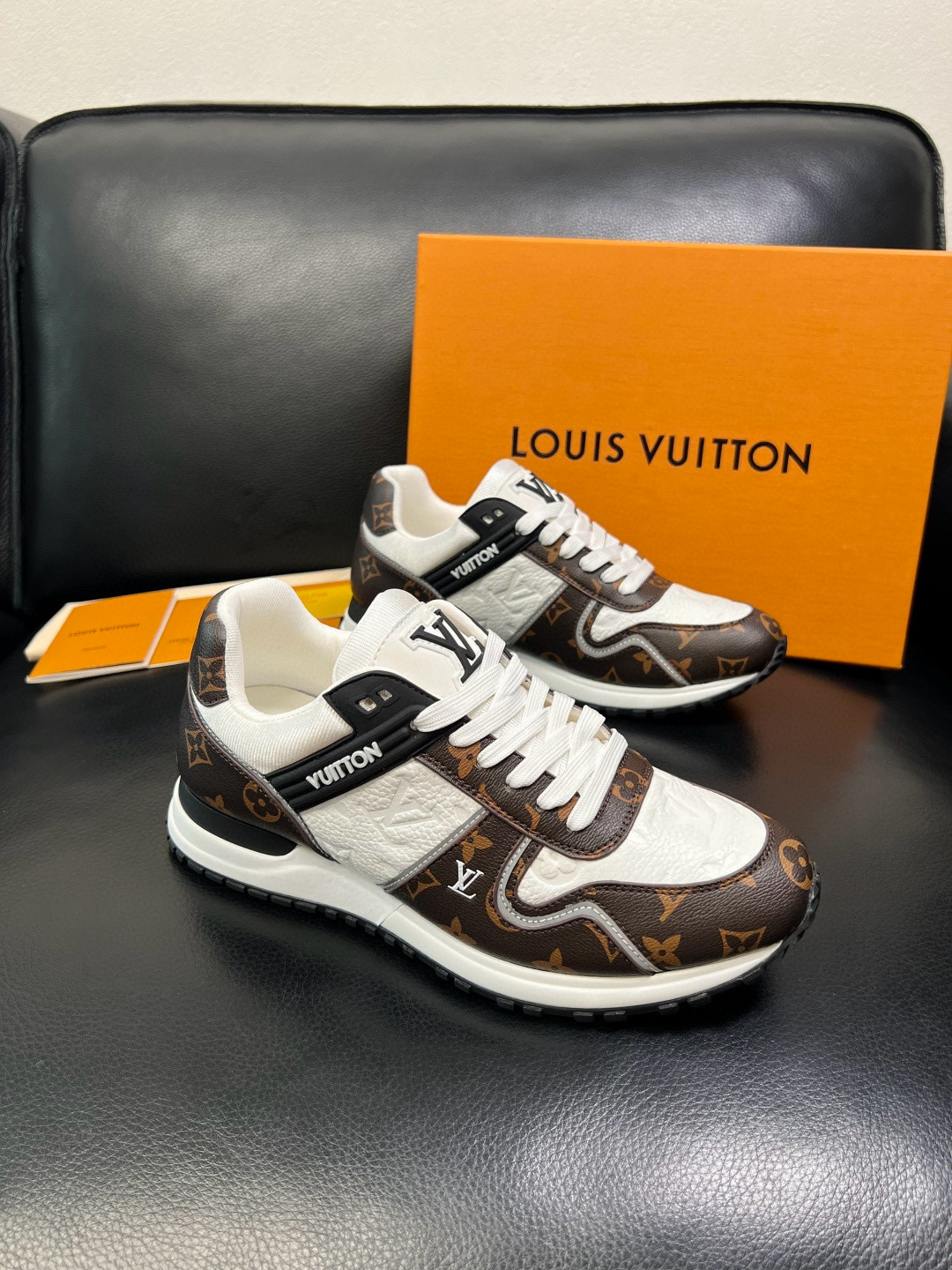 루이비통 Louis Vuitton 스니커즈