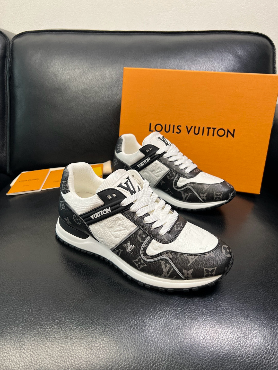 루이비통 Louis Vuitton 스니커즈