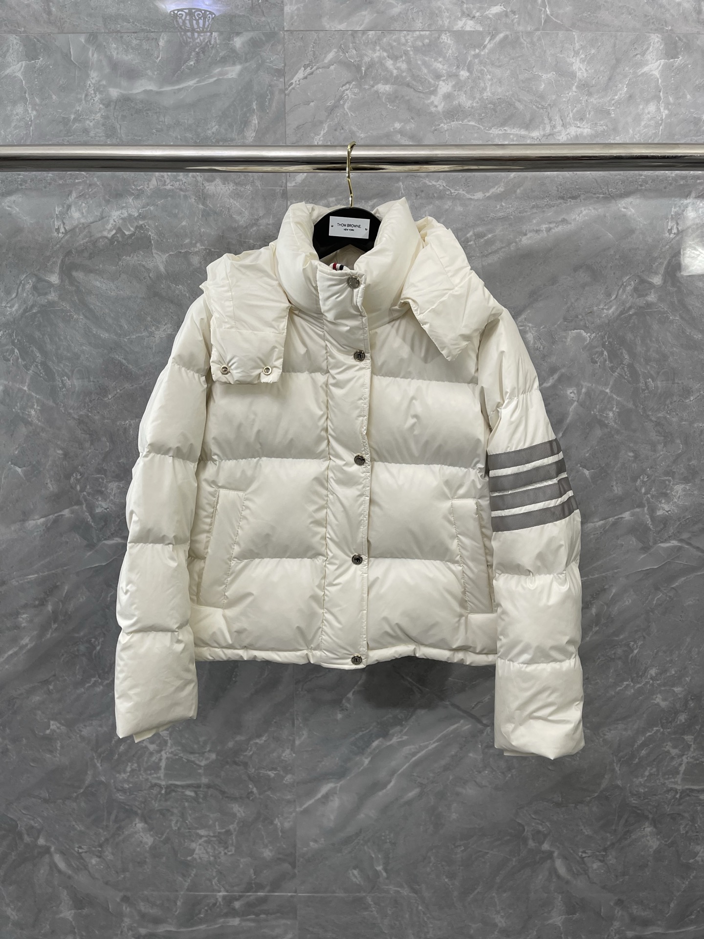 톰브라운 Thom Browne 다운재킷.