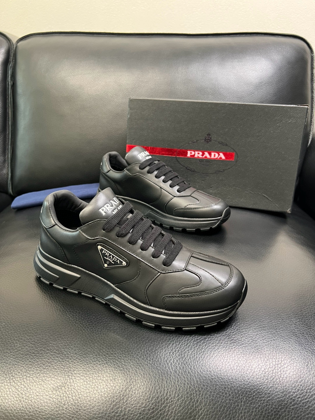 프라다 Prada 스니커즈 Black