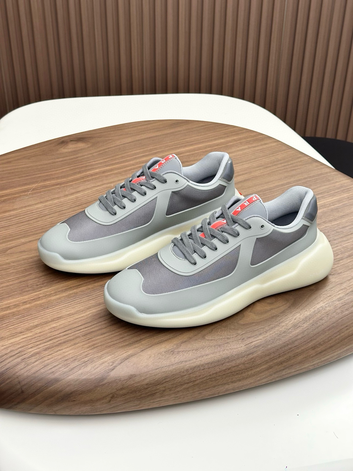 프라다 Prada 스니커즈