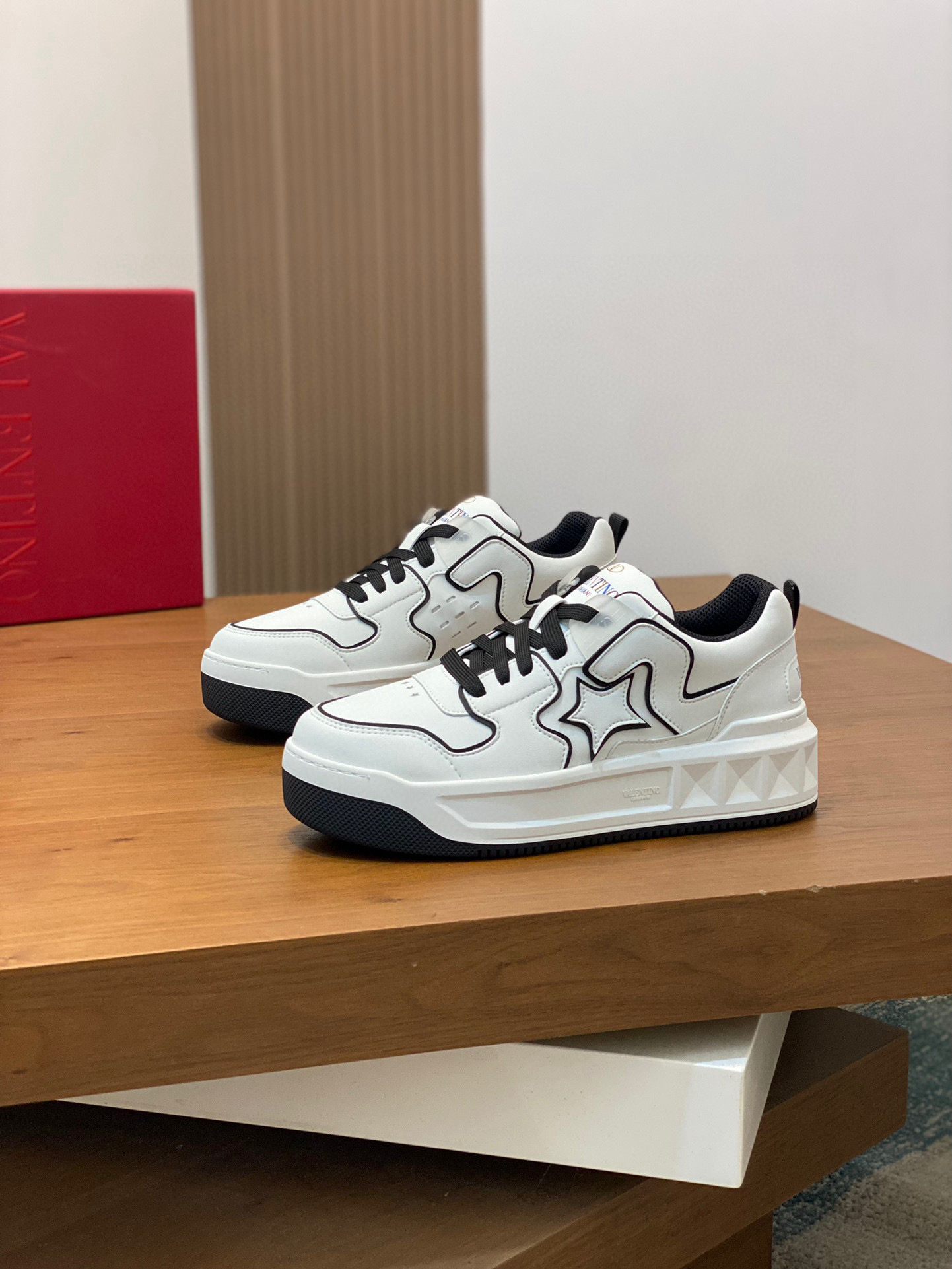 발렌티노 Valentino One Stud  스니커즈