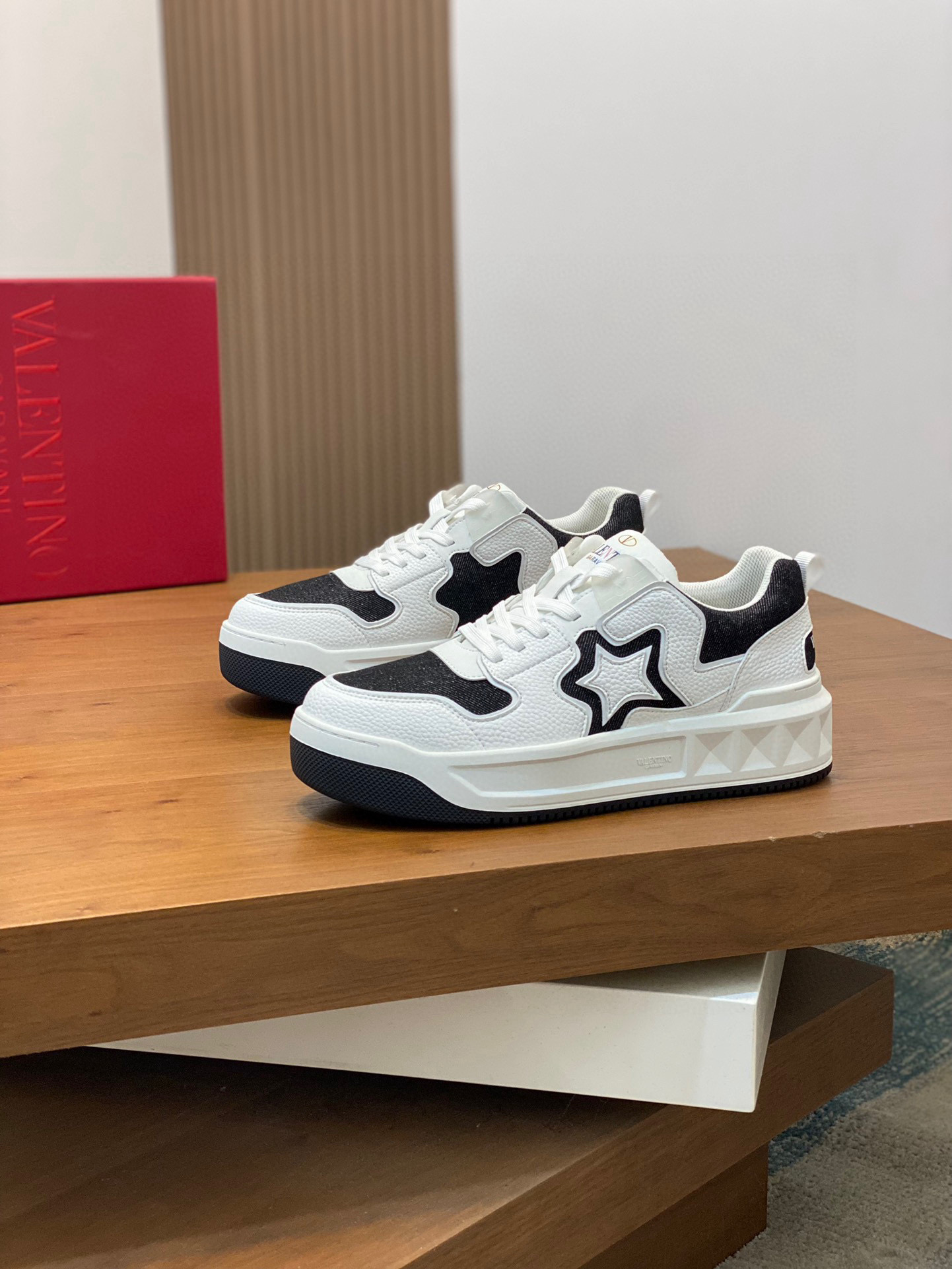 발렌티노 Valentino One Stud  스니커즈