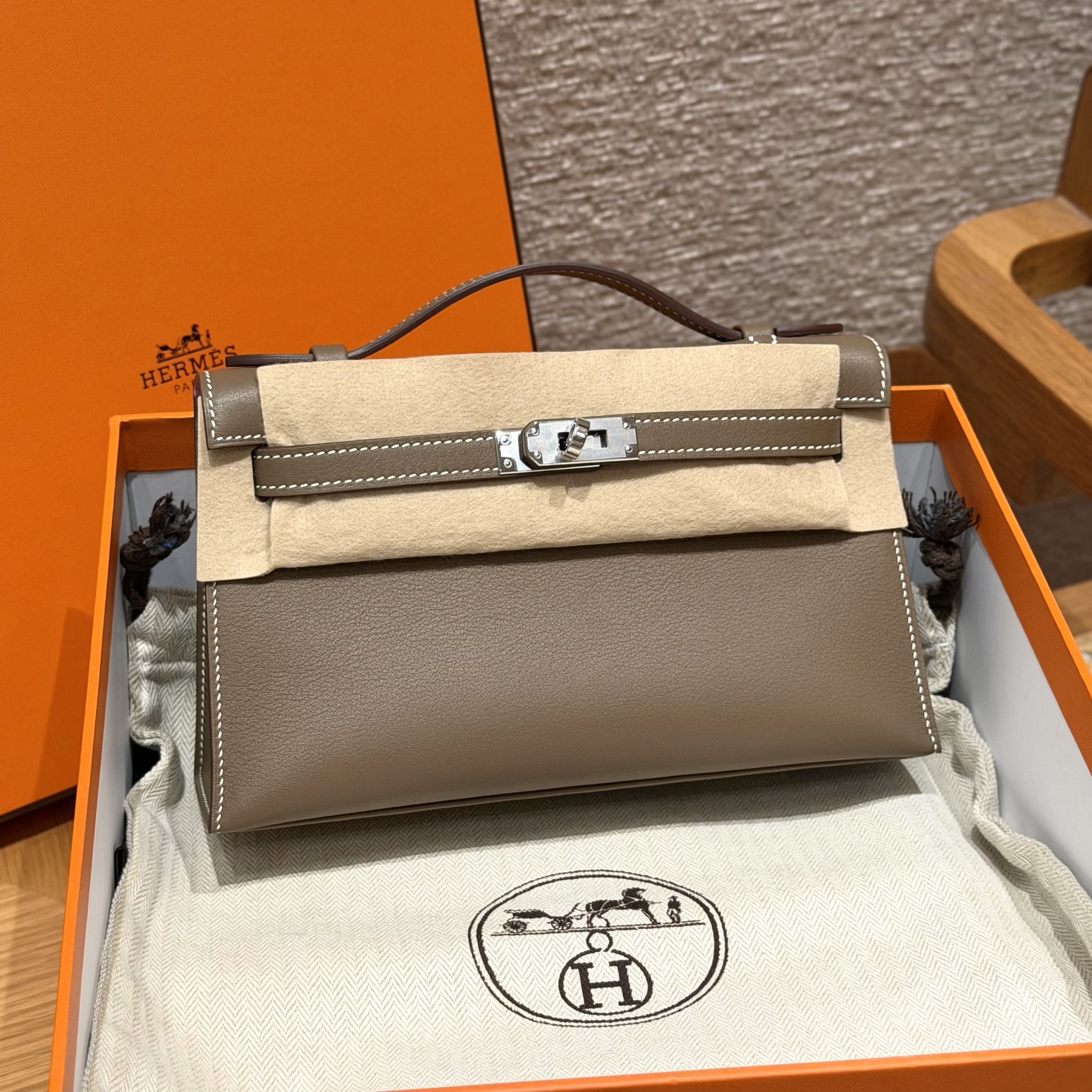 에르메스 Hermes Kelly Pochette 22cm Swift 18 Etoupe and 5P Pink/silver