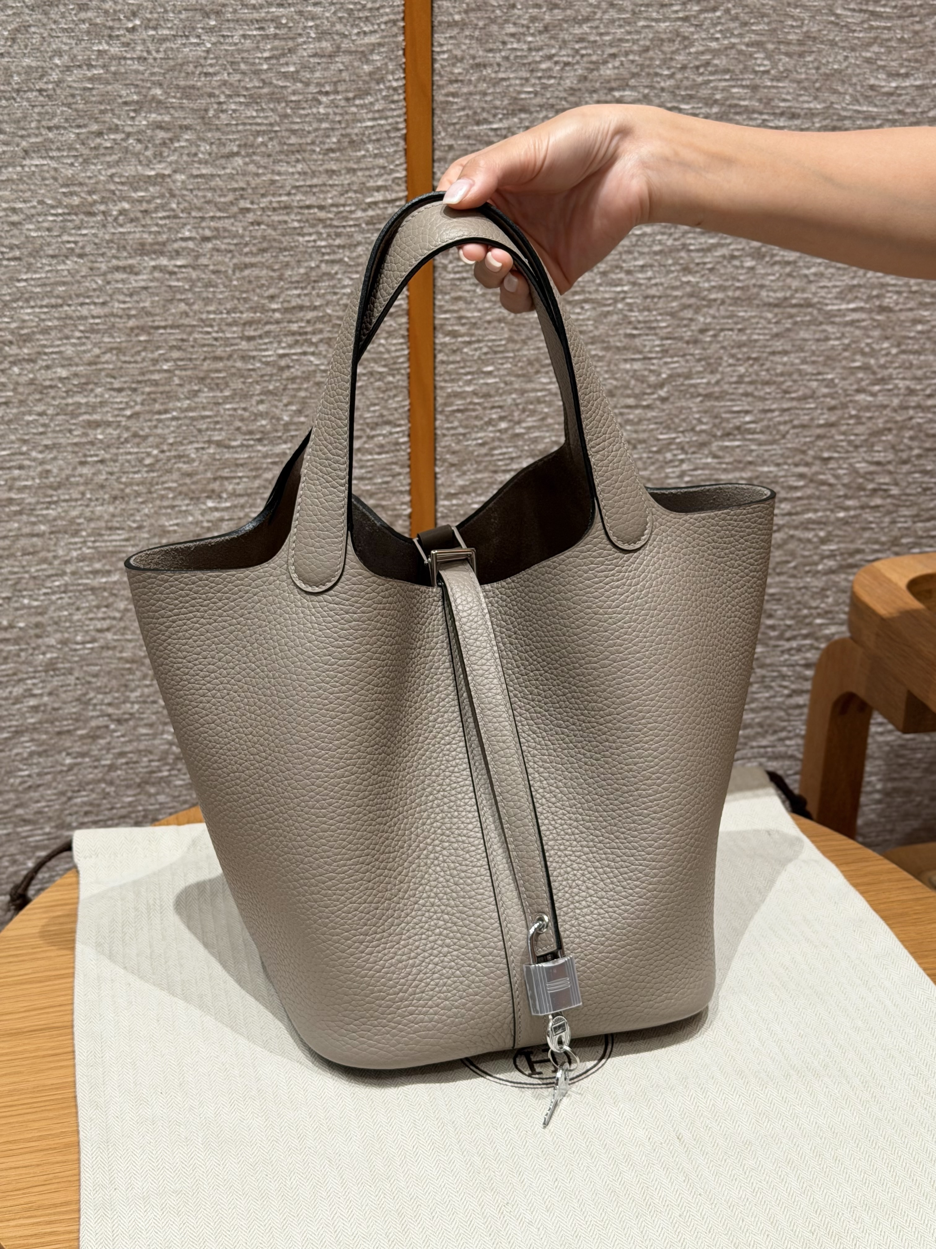 에르메스 Hermes Picotin lock 22cm clemence 81 Gris Tourtlle/silver