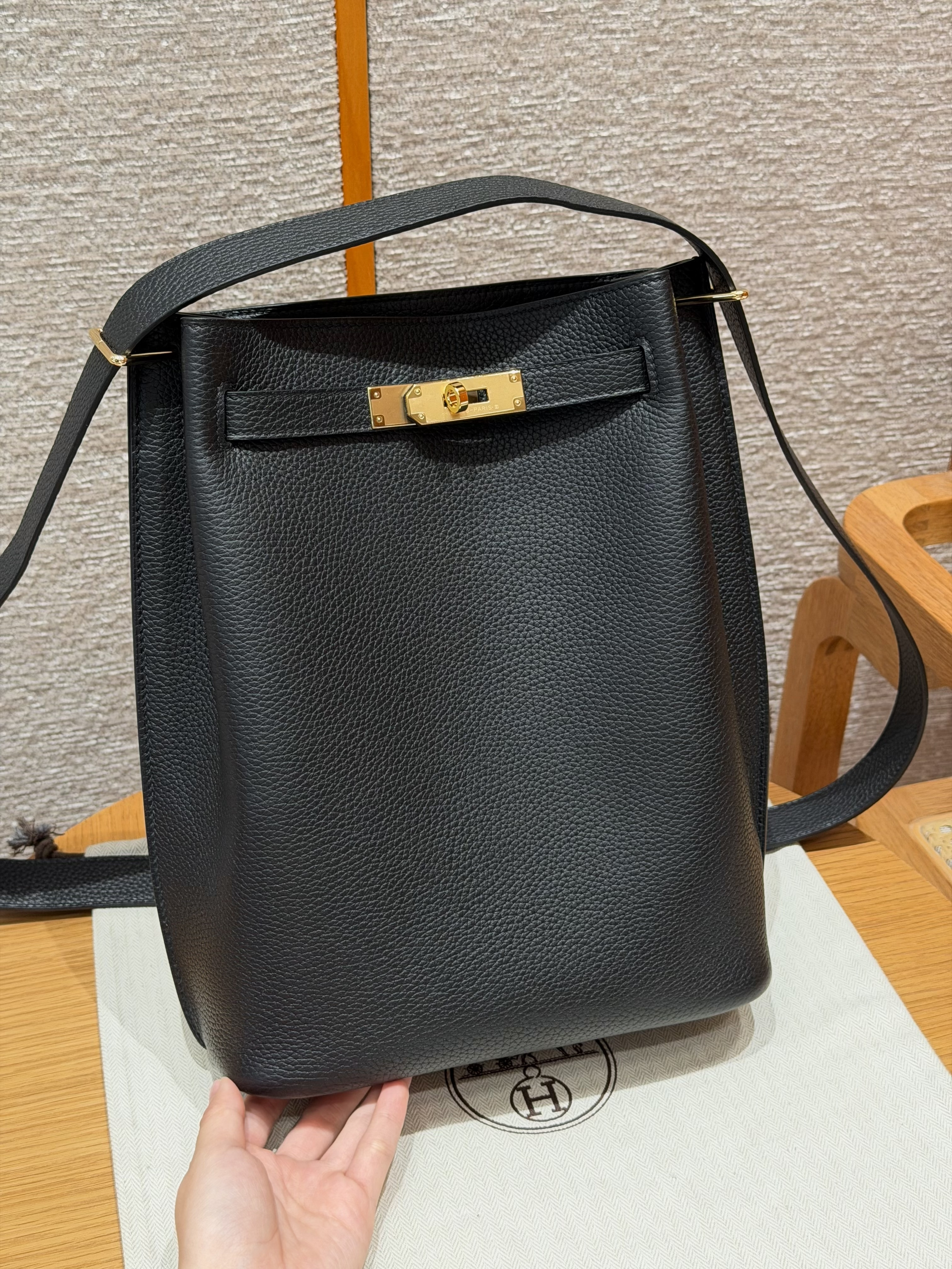 에르메스 Hermes So Kelly 22cm Clemence 89 Noir/gold