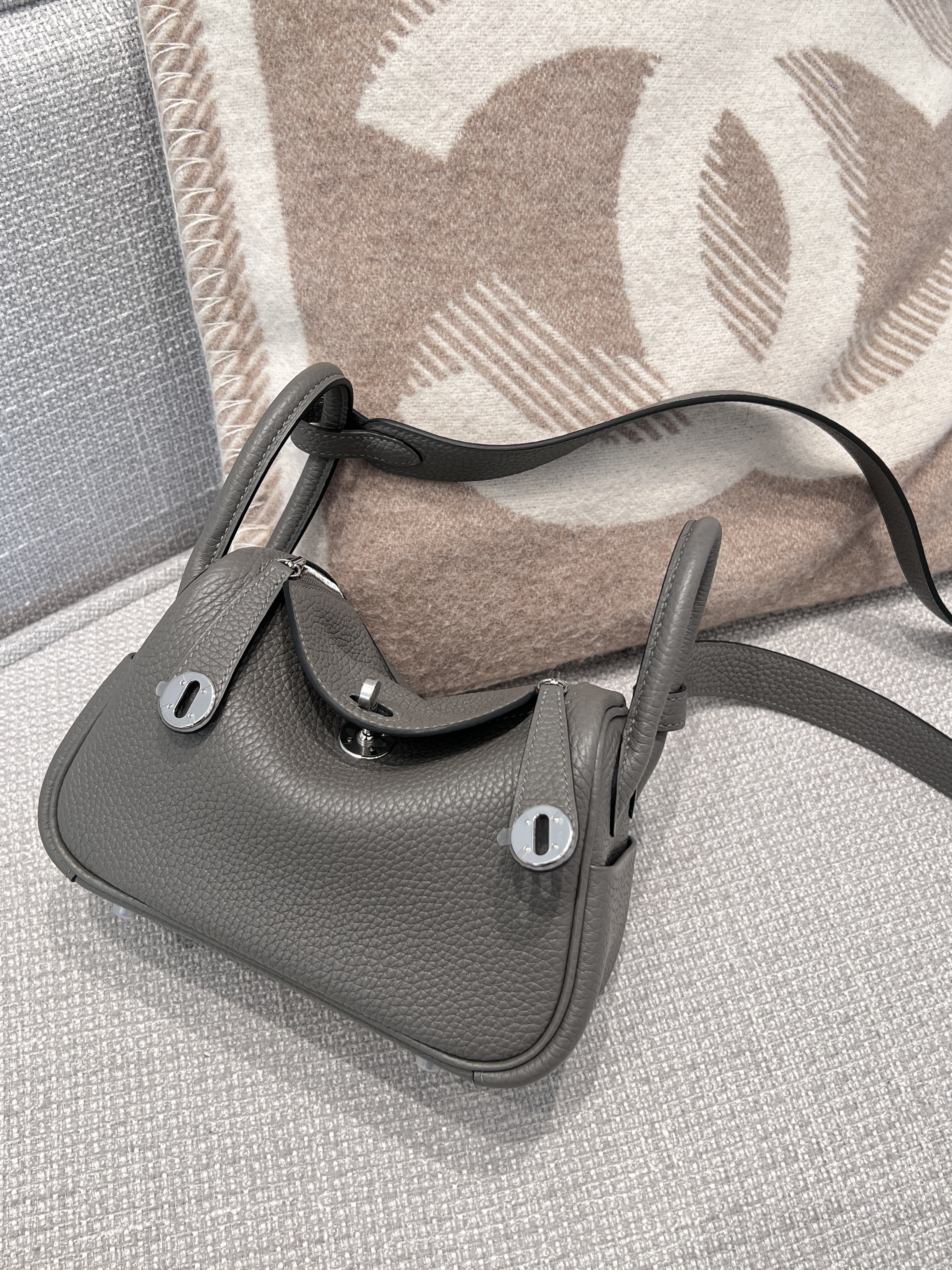 에르메스 Hermes Mini Lindy 19cm Germany Leather 0L Gris Meyer/silver