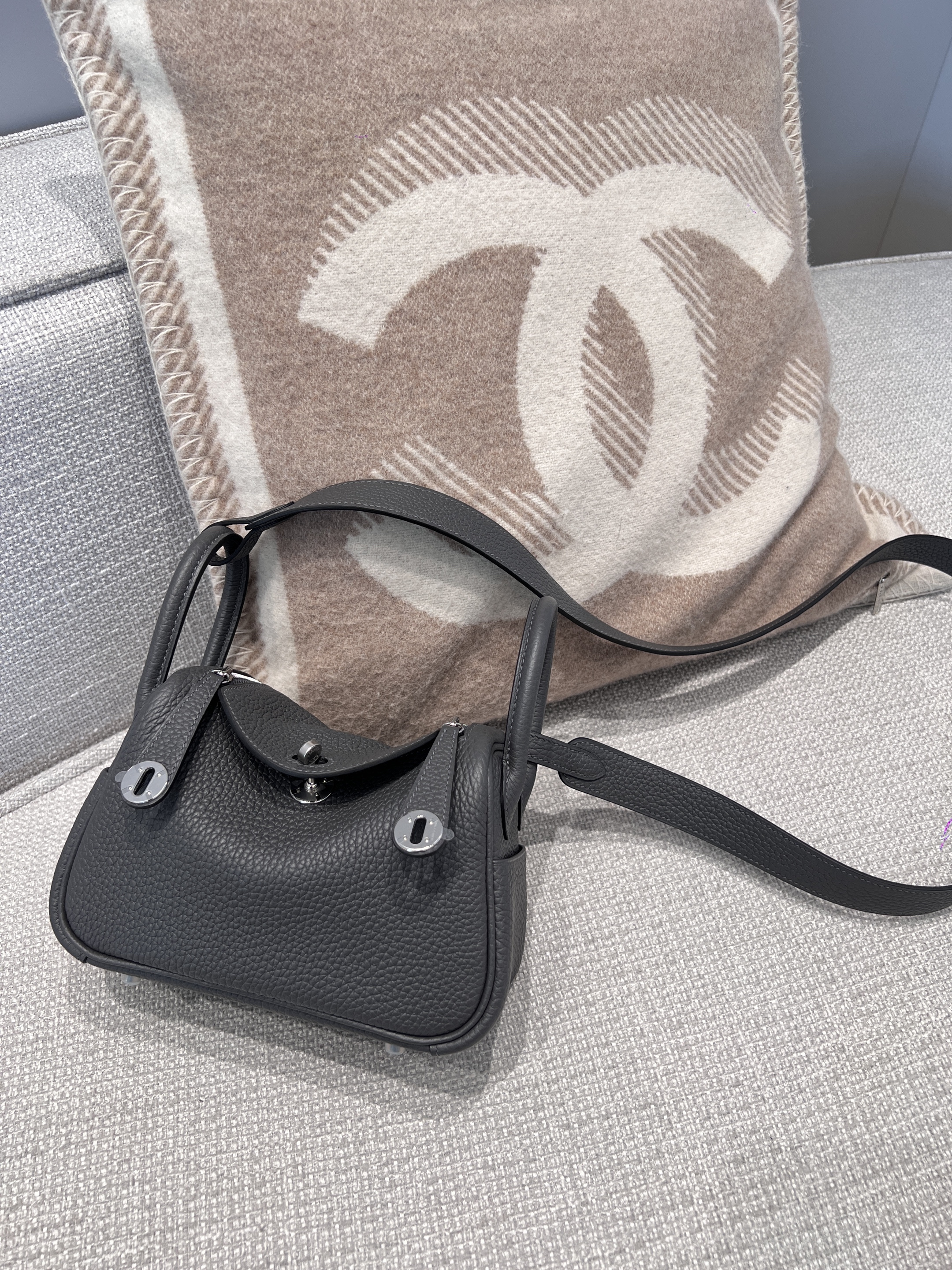 에르메스 Hermes Mini Lindy 19cm Germany Leather 88 Graphite/silver