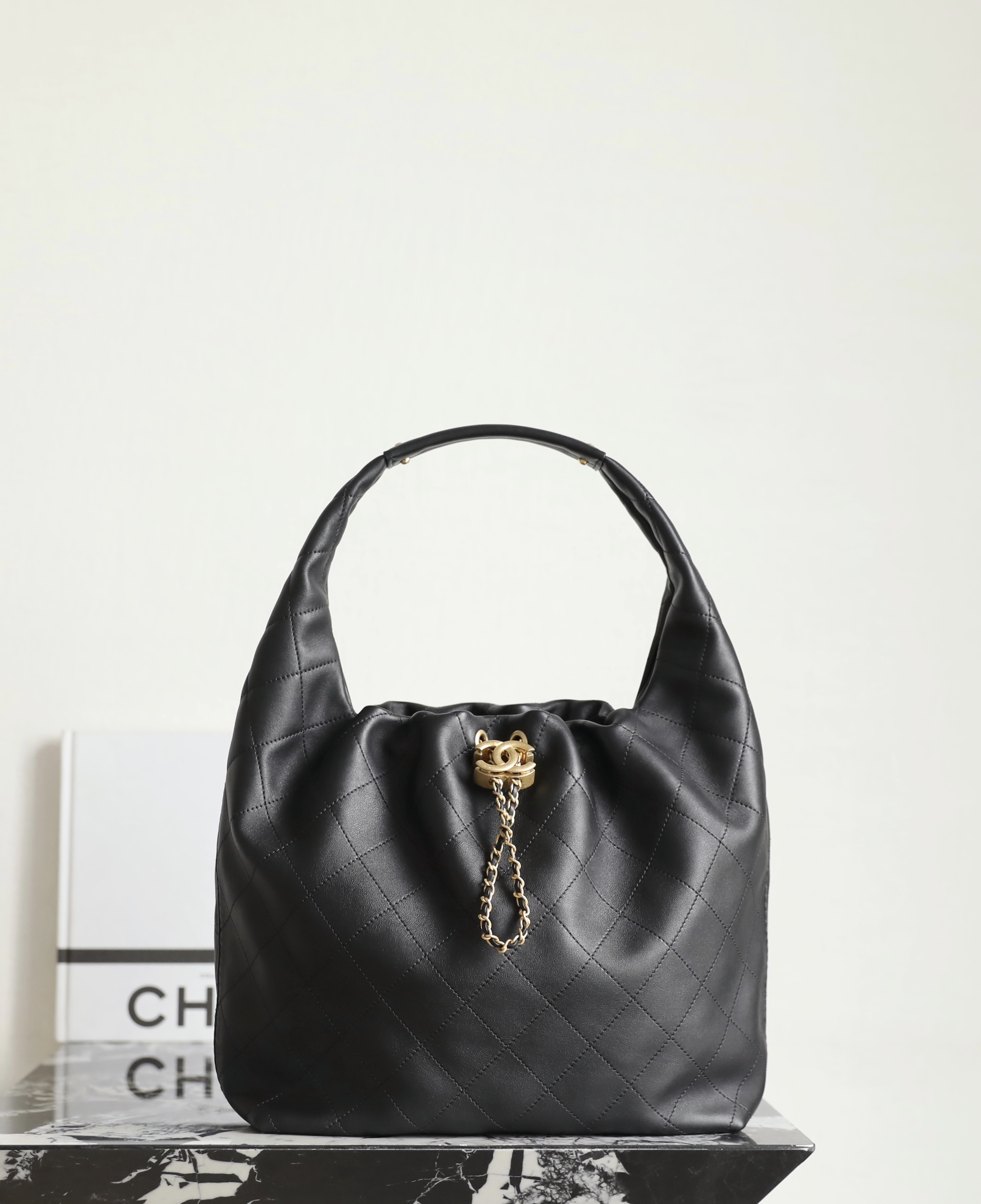 샤넬 Chanel 26C AS5967 C-502 Large Hobo Bag Black 45cm