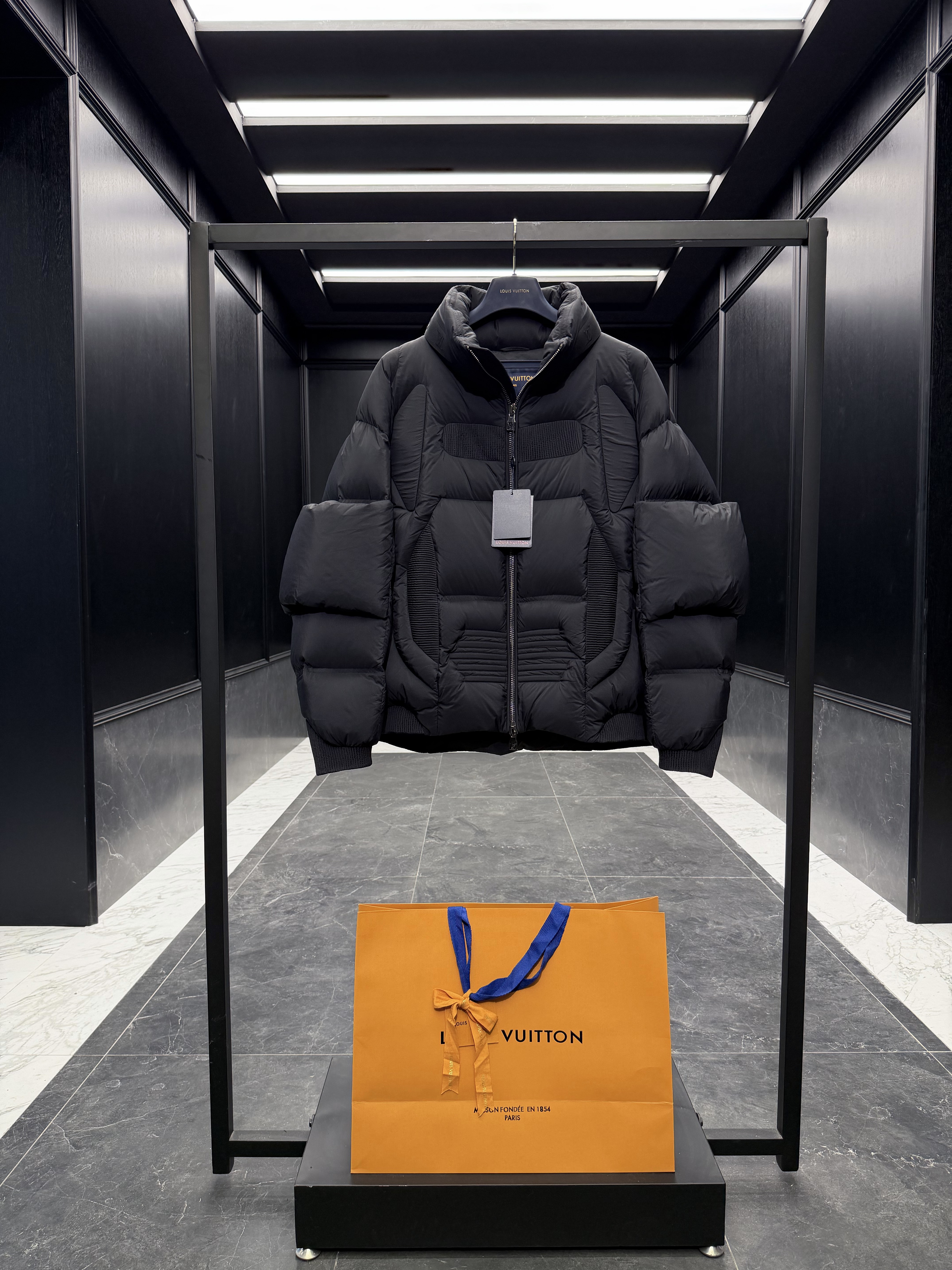 루이비통 Louis Vuitton 다운재킷 3611