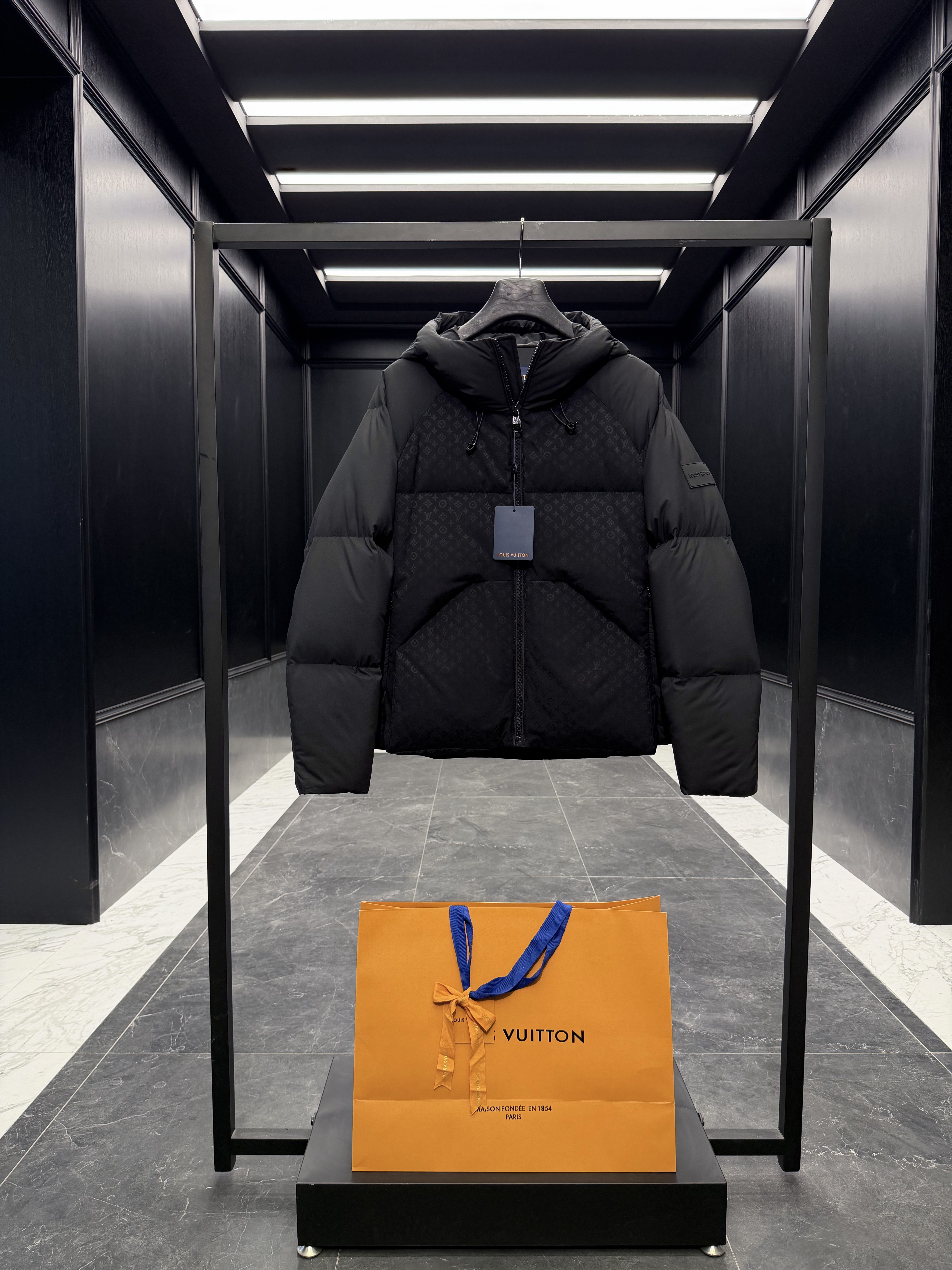 루이비통 Louis Vuitton 다운재킷 3600