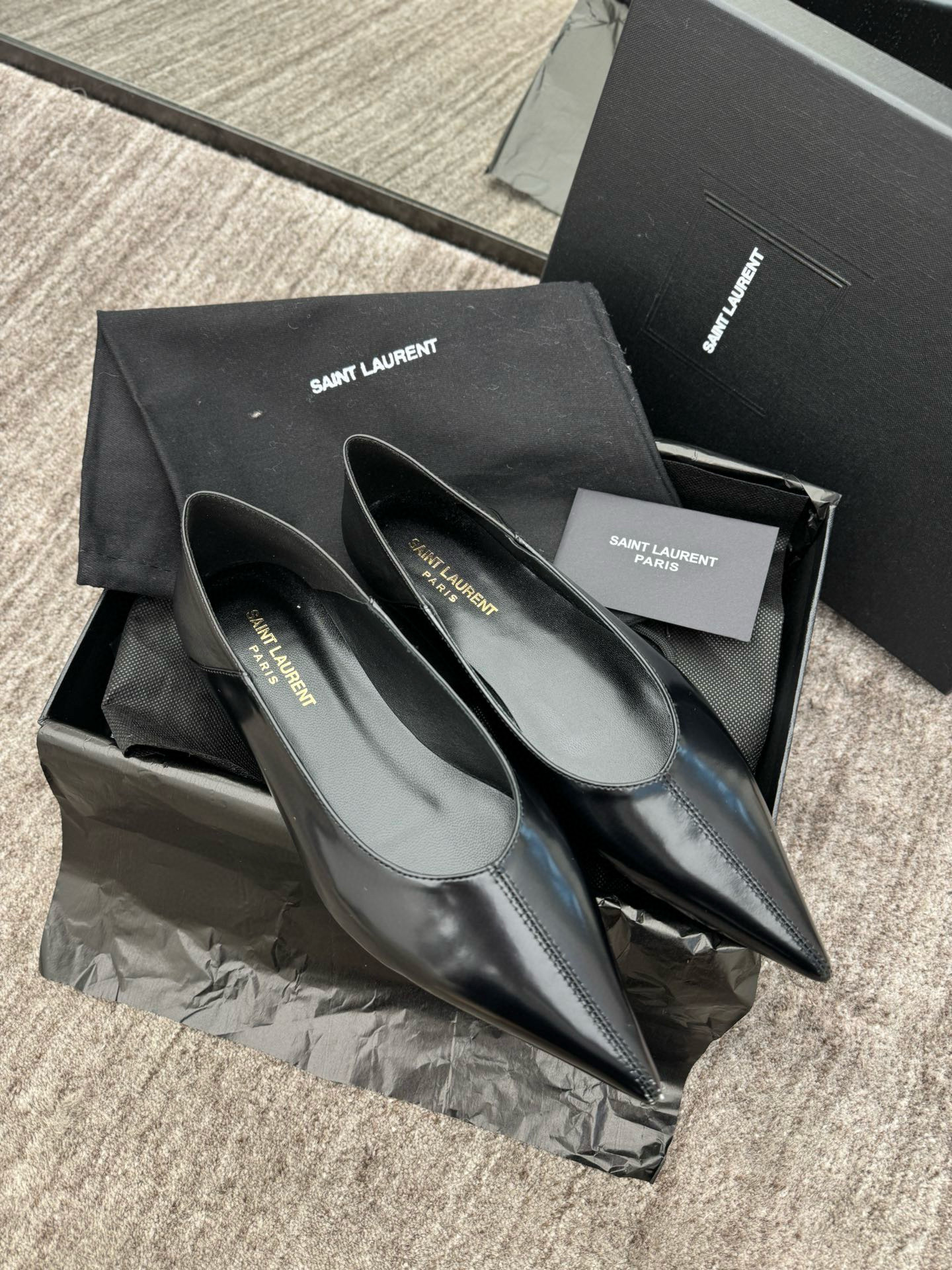 생로랑 Saint laurent 플랫 Black