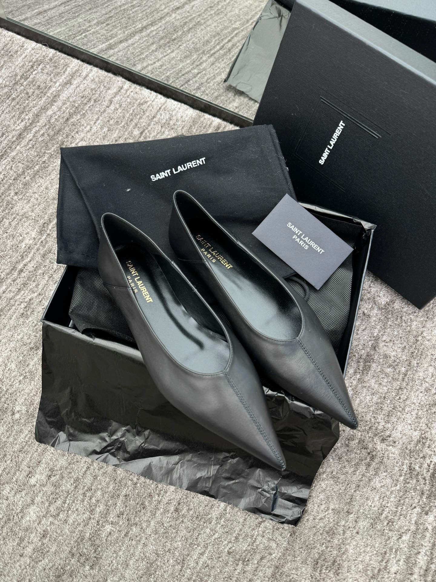 생로랑 Saint laurent 플랫 Black