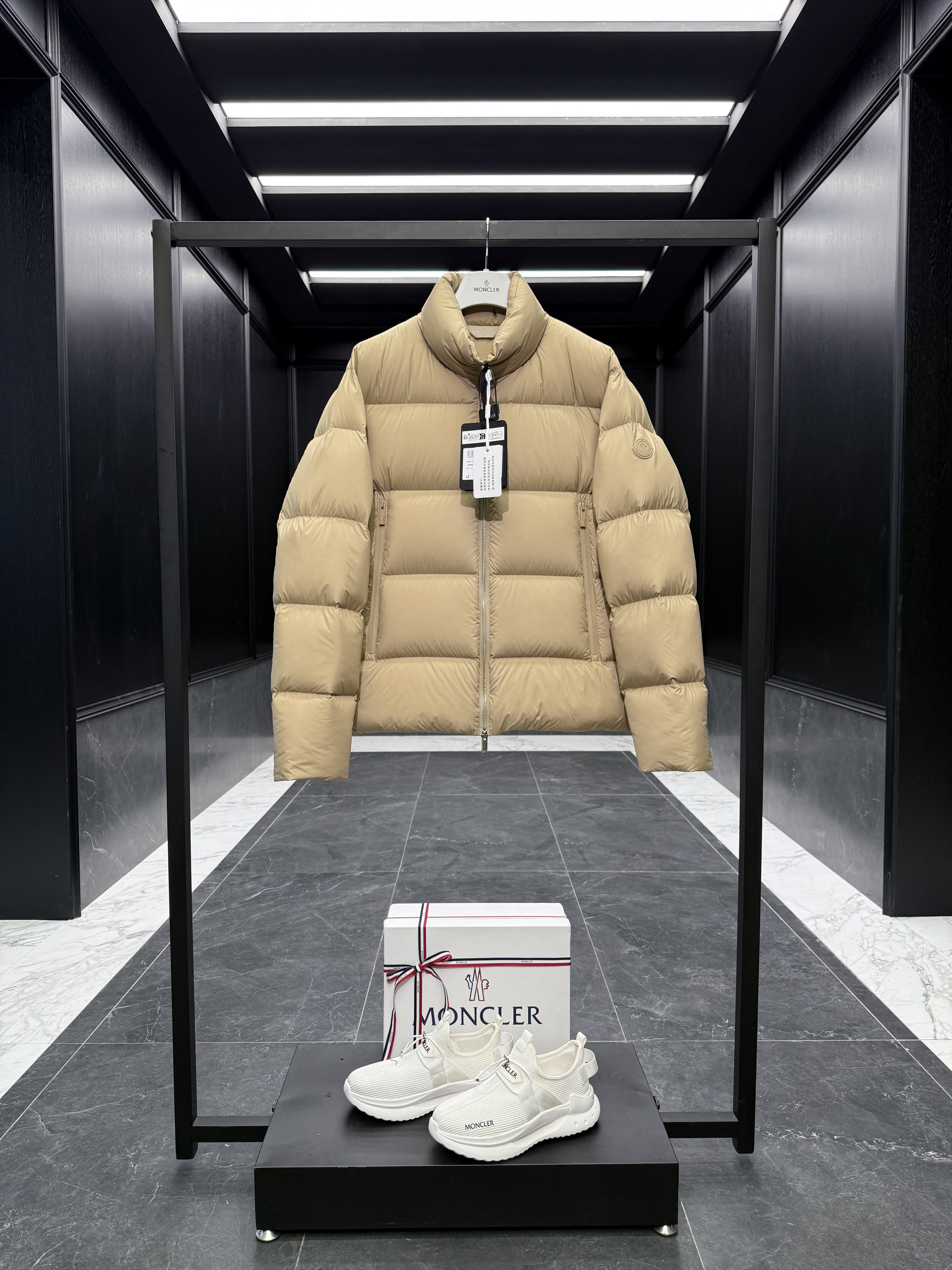 몽클레어 Moncler Tarn 다운재킷