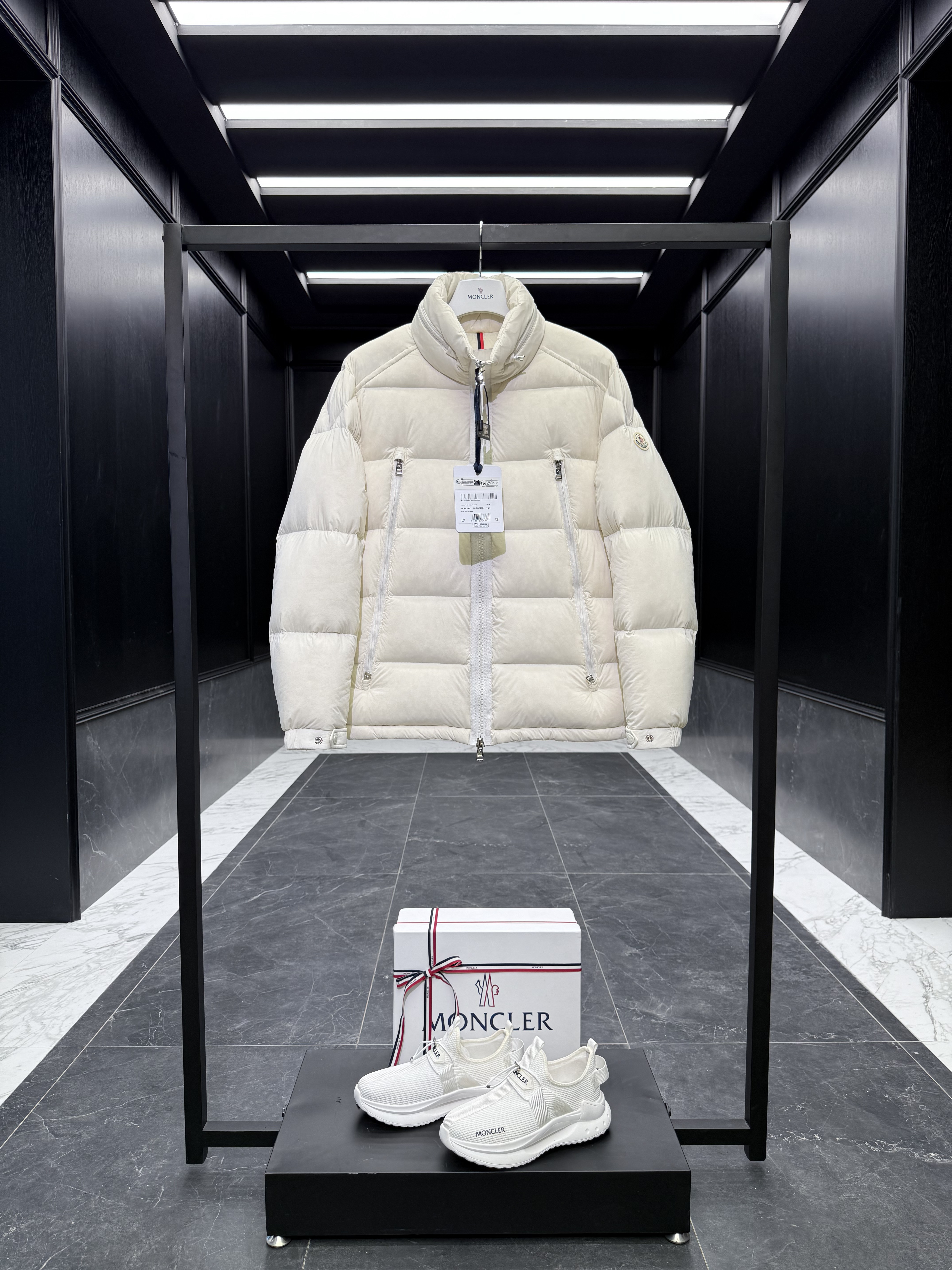 몽클레어 Moncler Matte Black120 다운재킷